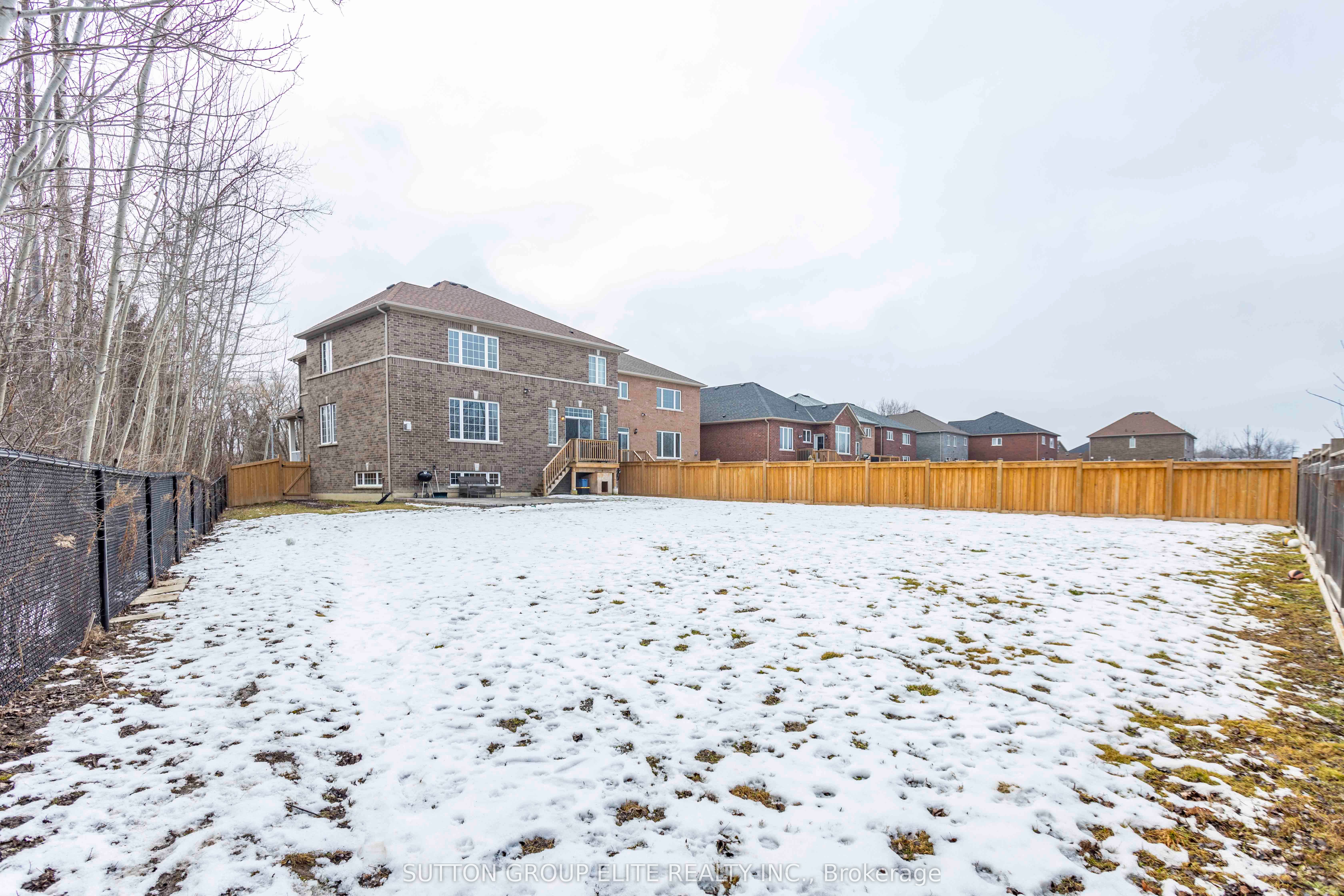 38 Richmond Park Drive, Georgina, ON L4P 0A7