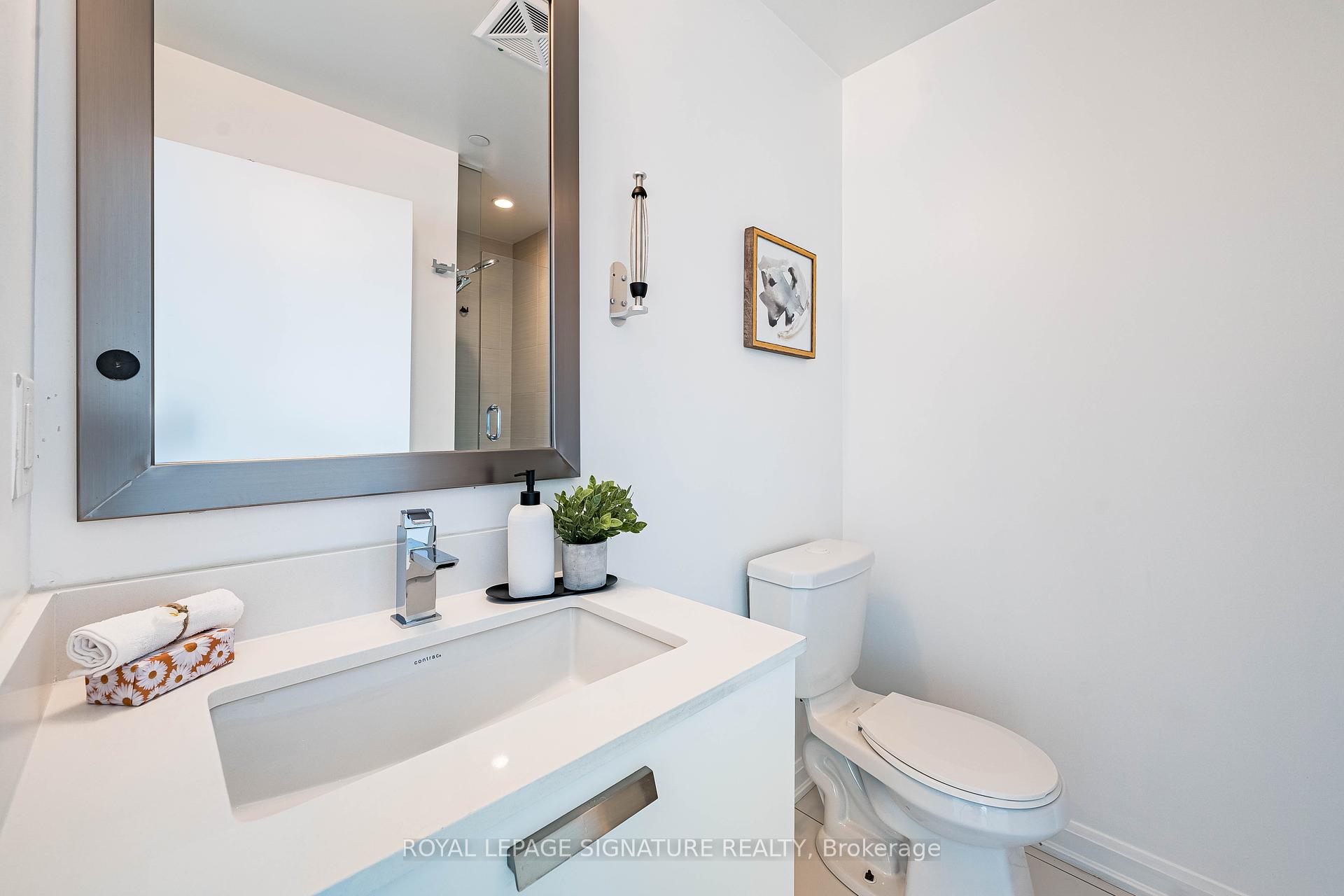 2 Bedrooms Condo at 11 Bogert, Toronto For sale