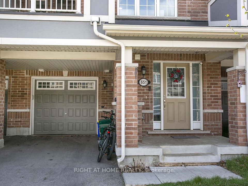 651 Laking Terrace, Milton, ON L9T 9J4