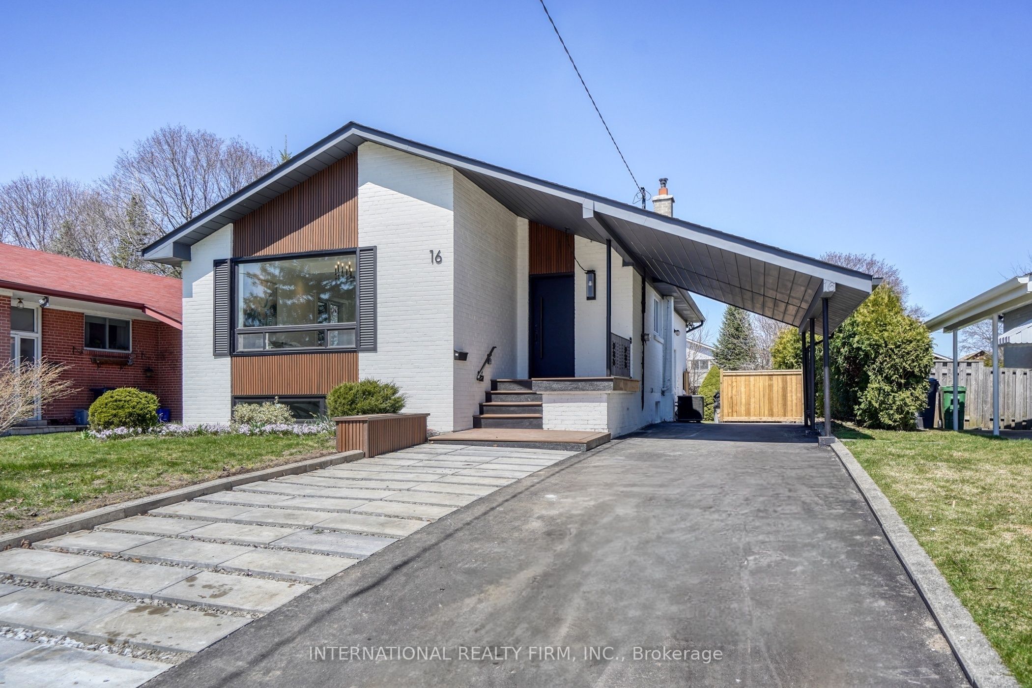 16 Paragon Road, Toronto, ON M9R 1J5