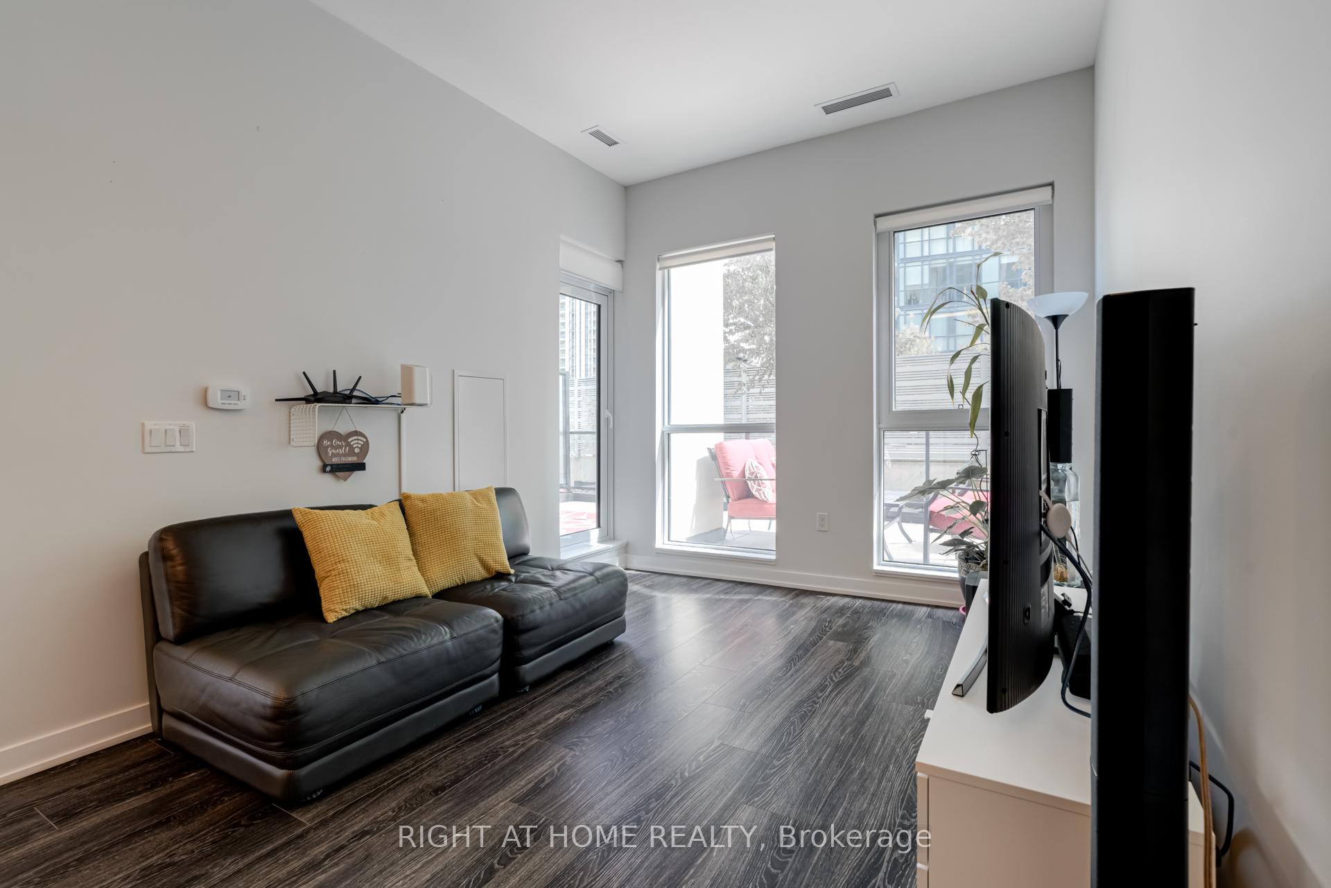 2 Bedrooms Condo at 4085 Parkside Village, Mississauga For sale