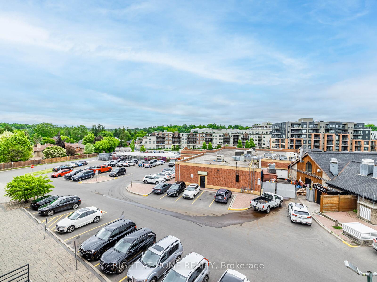 2 Bedrooms Condo at 100 Arbors, Vaughan For sale