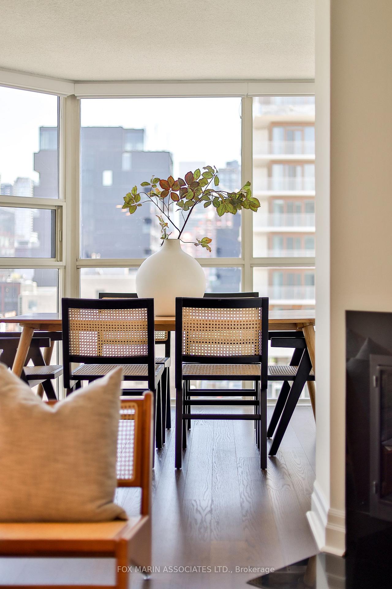2 Bedrooms Condo at 701 King, Toronto For sale