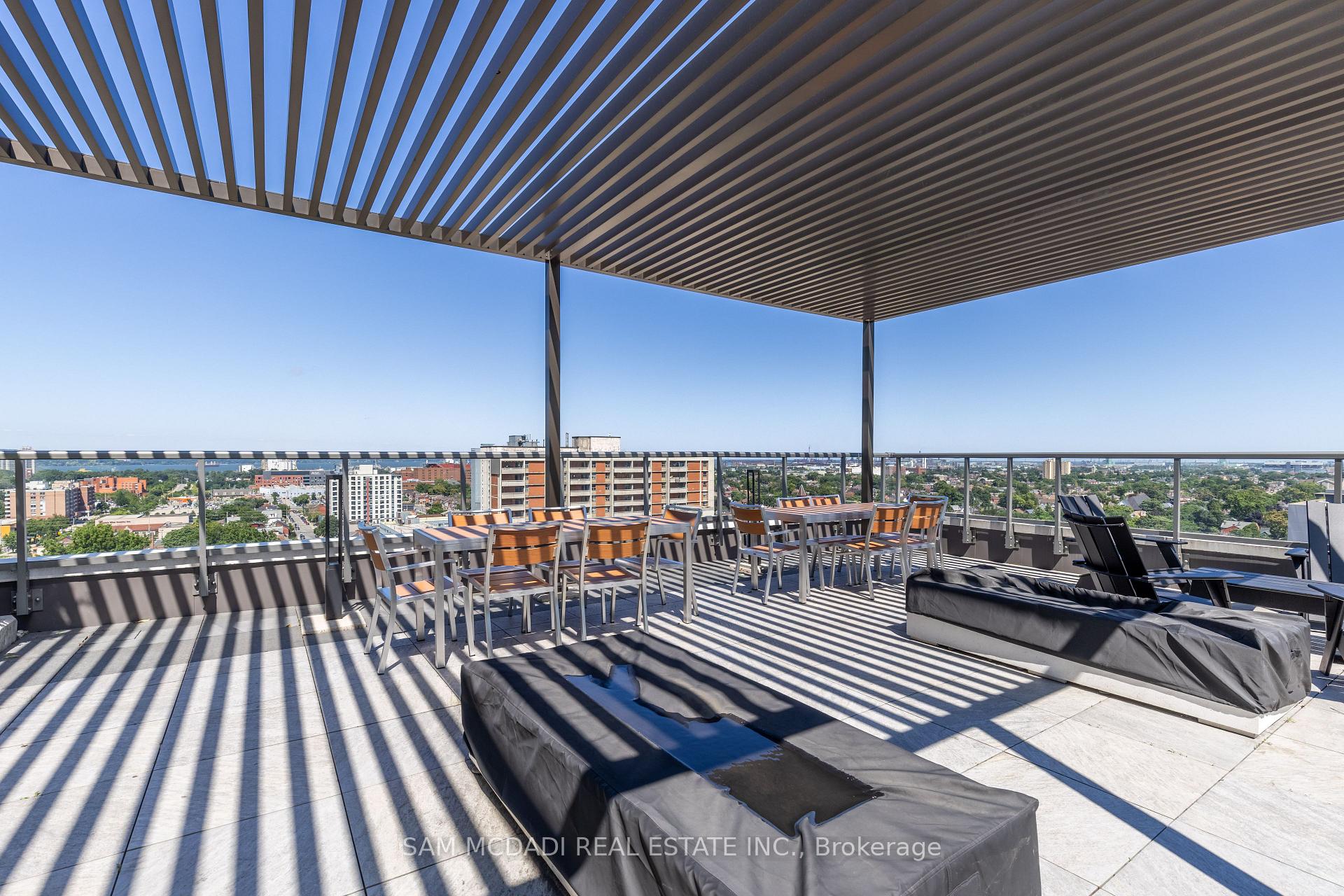 2 Bedrooms Condo at 212 King William,  Hamilton For sale
