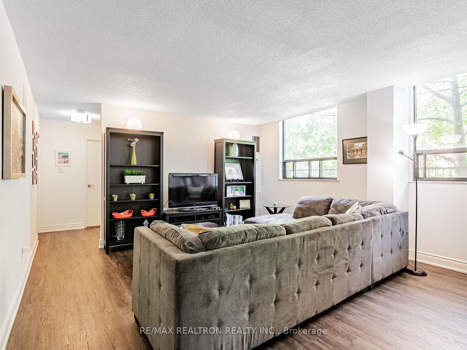 2 Bedrooms Condo at 22 Shallmar, Toronto For sale