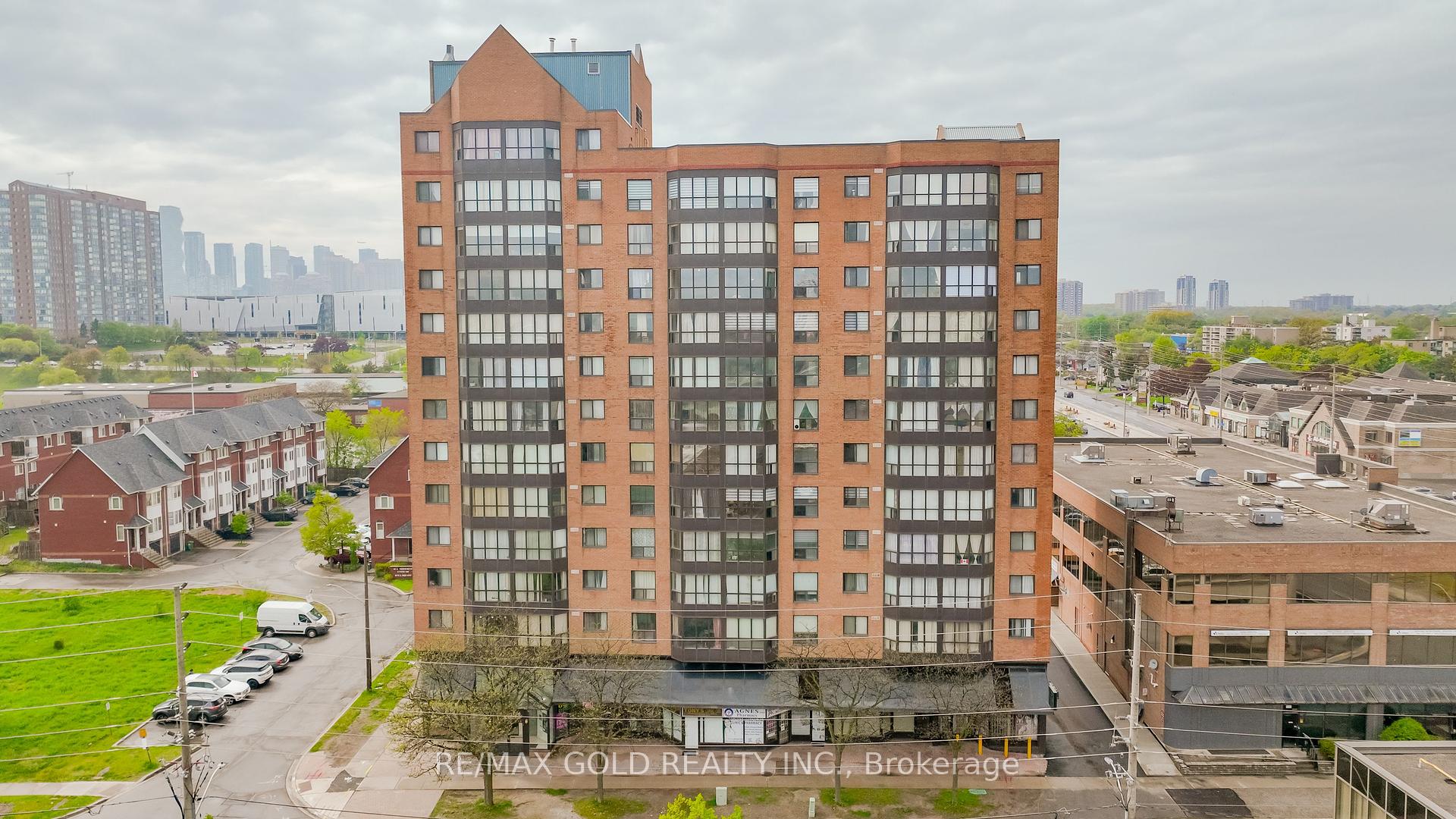 3 Bedrooms Condo at 25 Agnes, Mississauga For sale