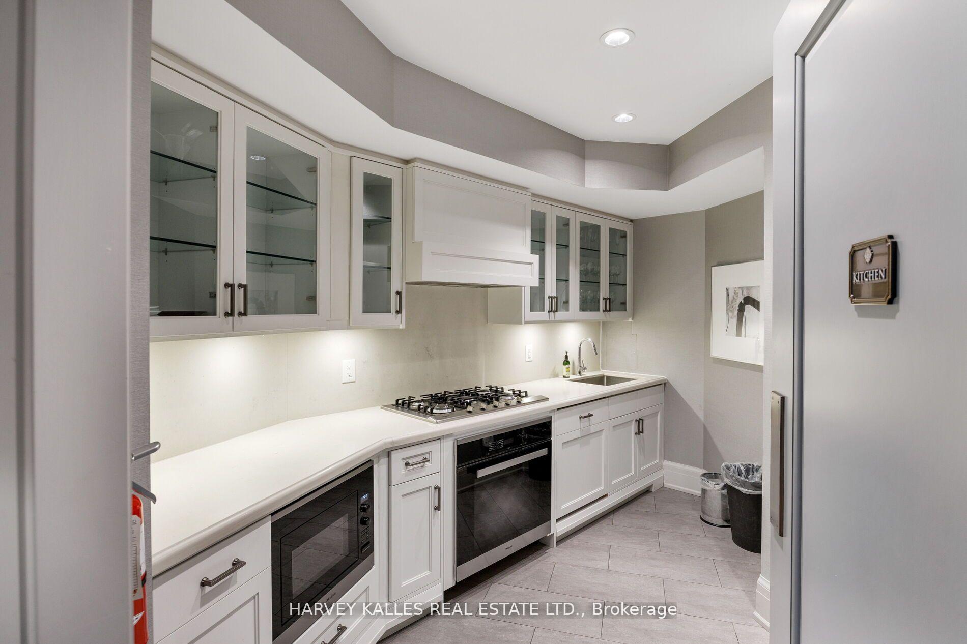 4 Bedrooms Condo at 181 Davenport, Toronto For sale