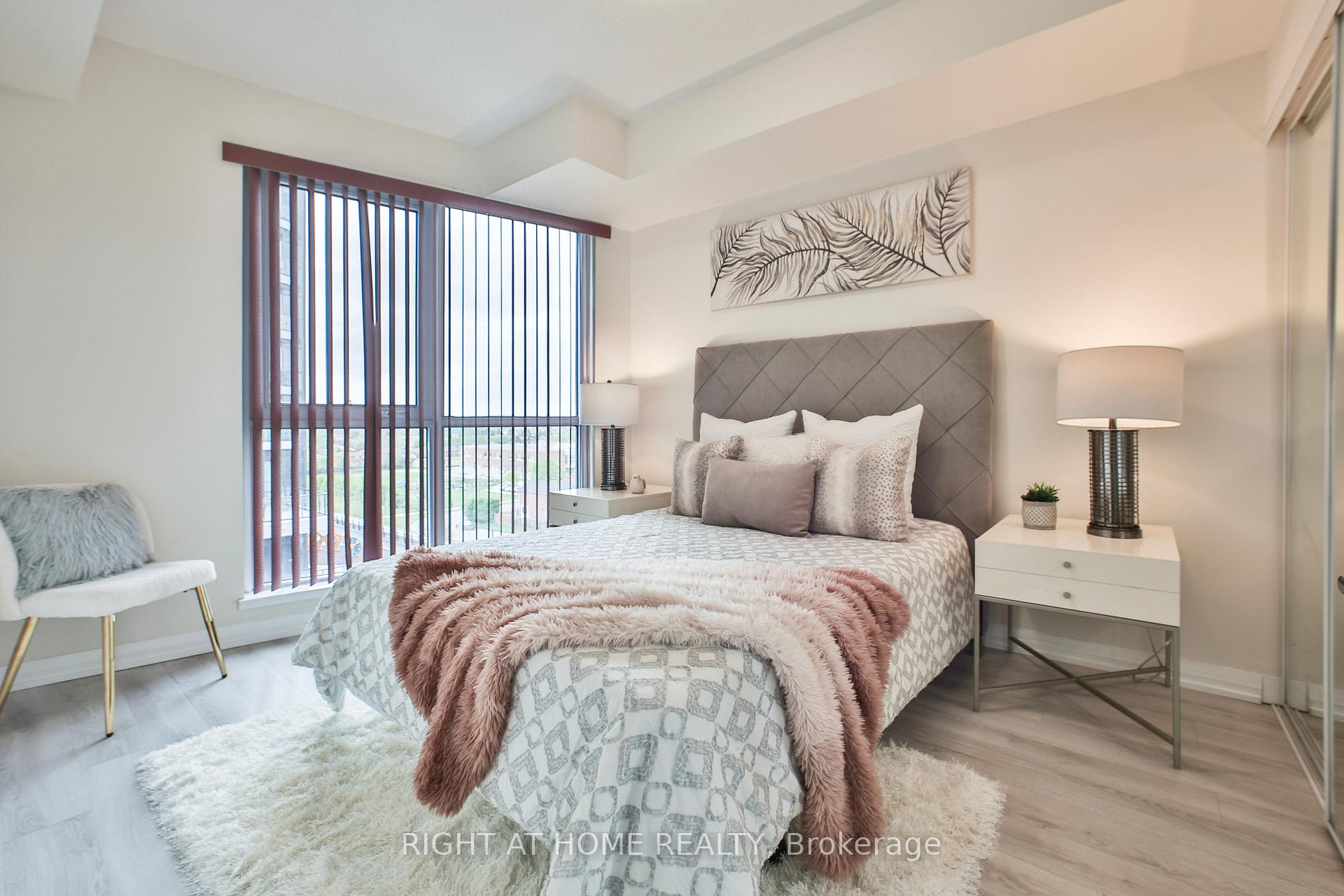 1 Bedroom Condo at 35 WATERGARDEN, Mississauga For sale