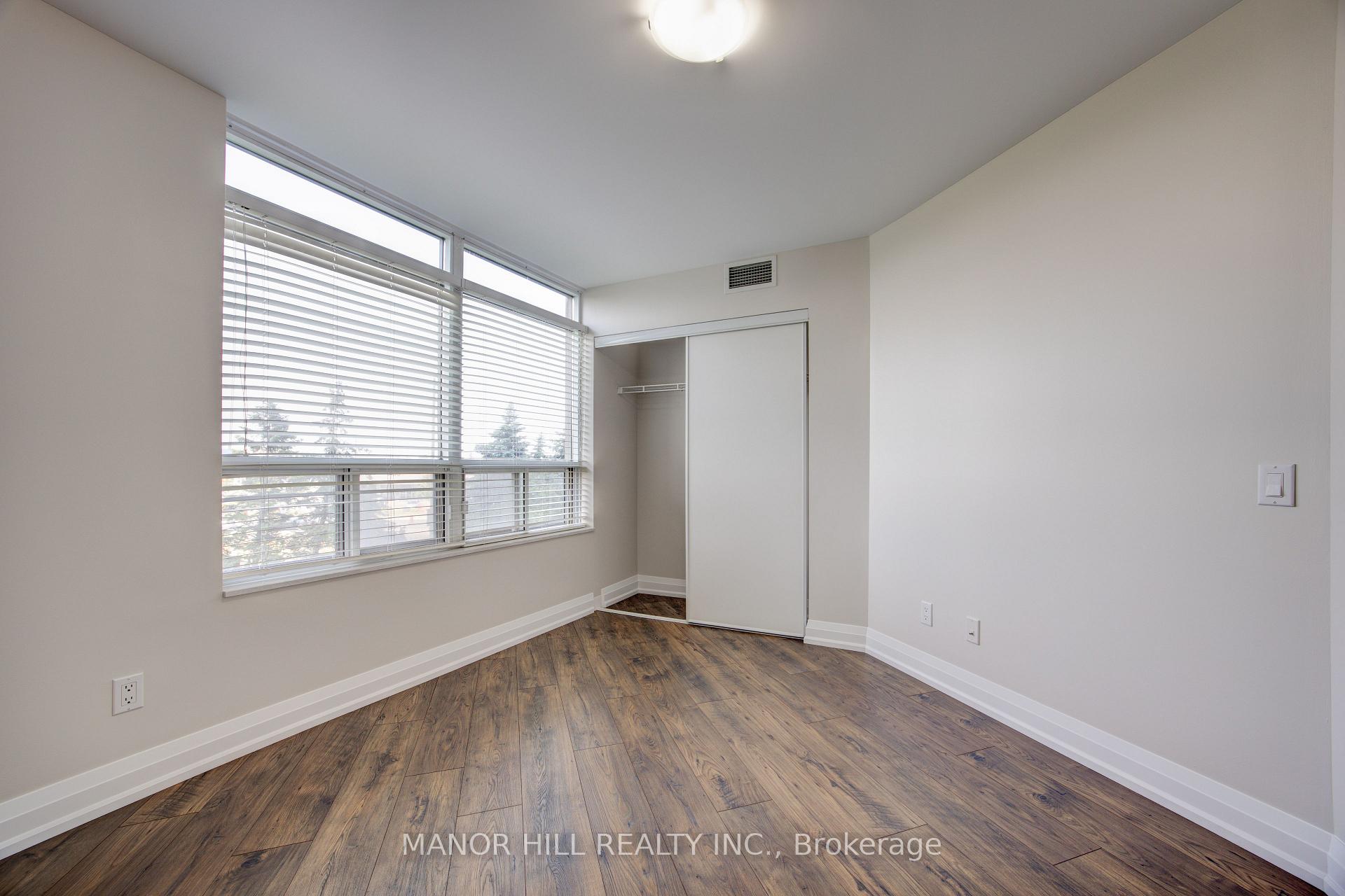 2 Bedrooms Condo at 35 Kingsbridge Garden,  Mississauga For sale
