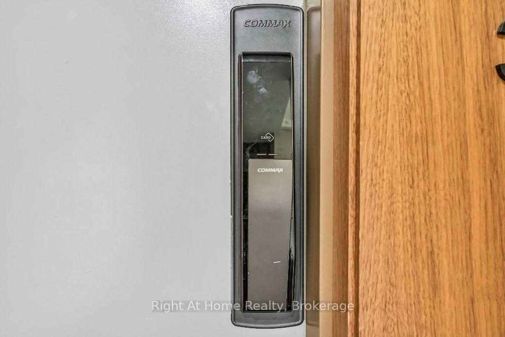1 Bedroom Condo at 10 York,  Toronto For sale