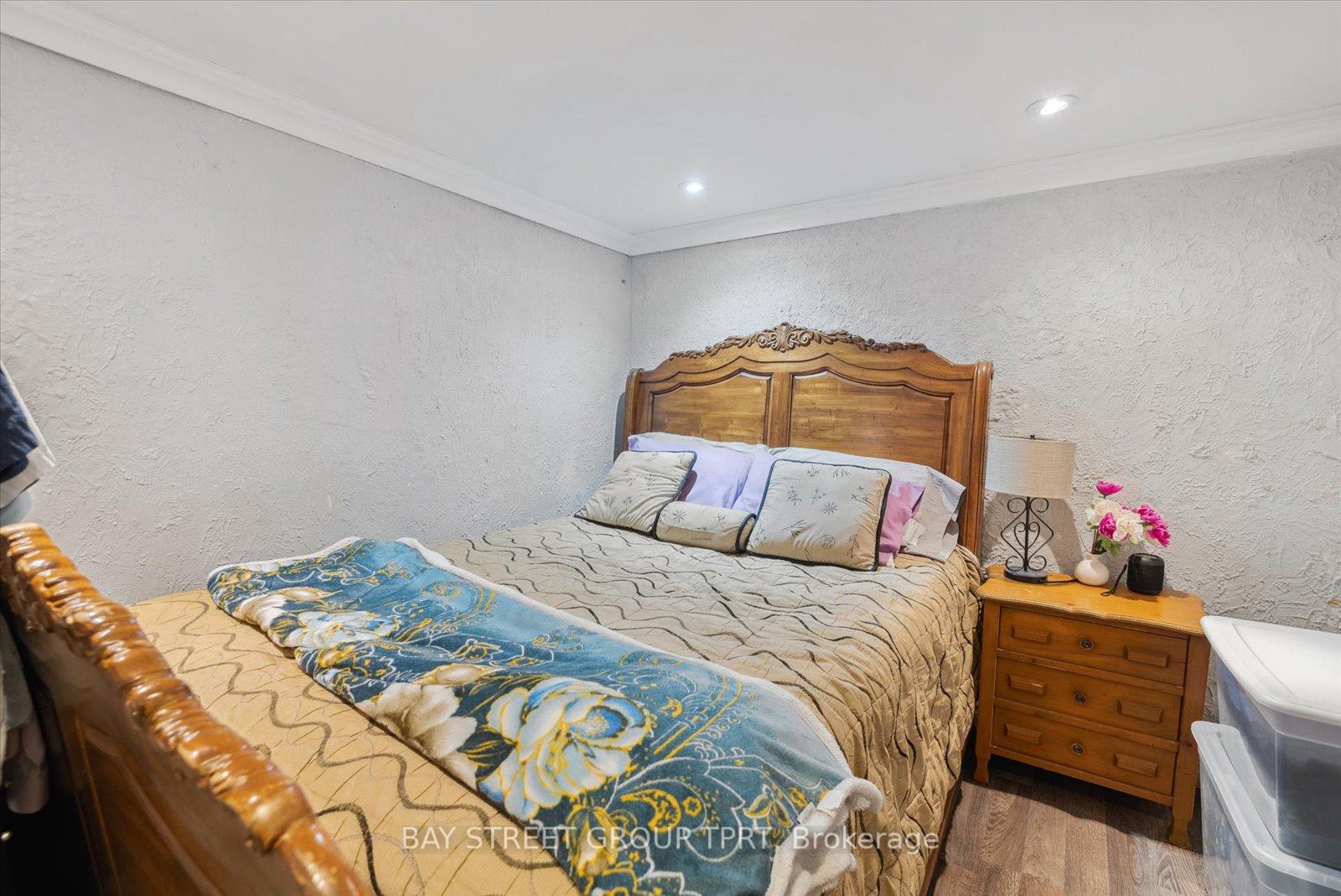 4 Bedrooms Condo at 16 Bur Oak, Toronto For sale