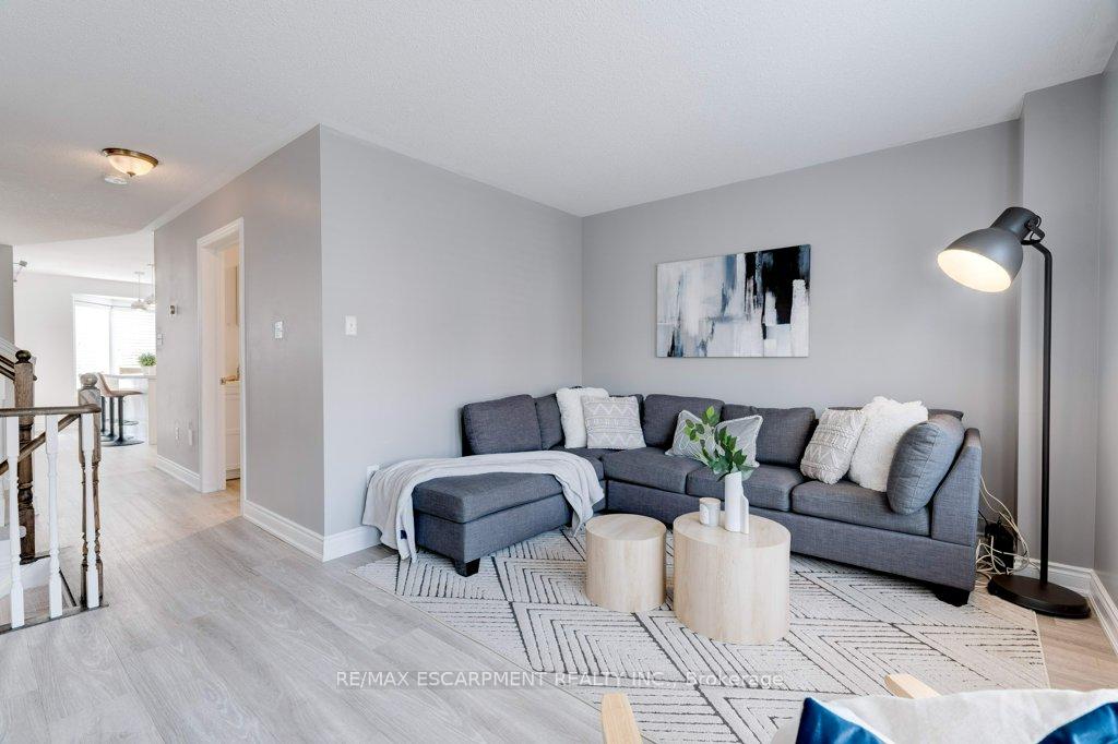 4 Bedrooms Condo at 5090 Fairview, Burlington For sale