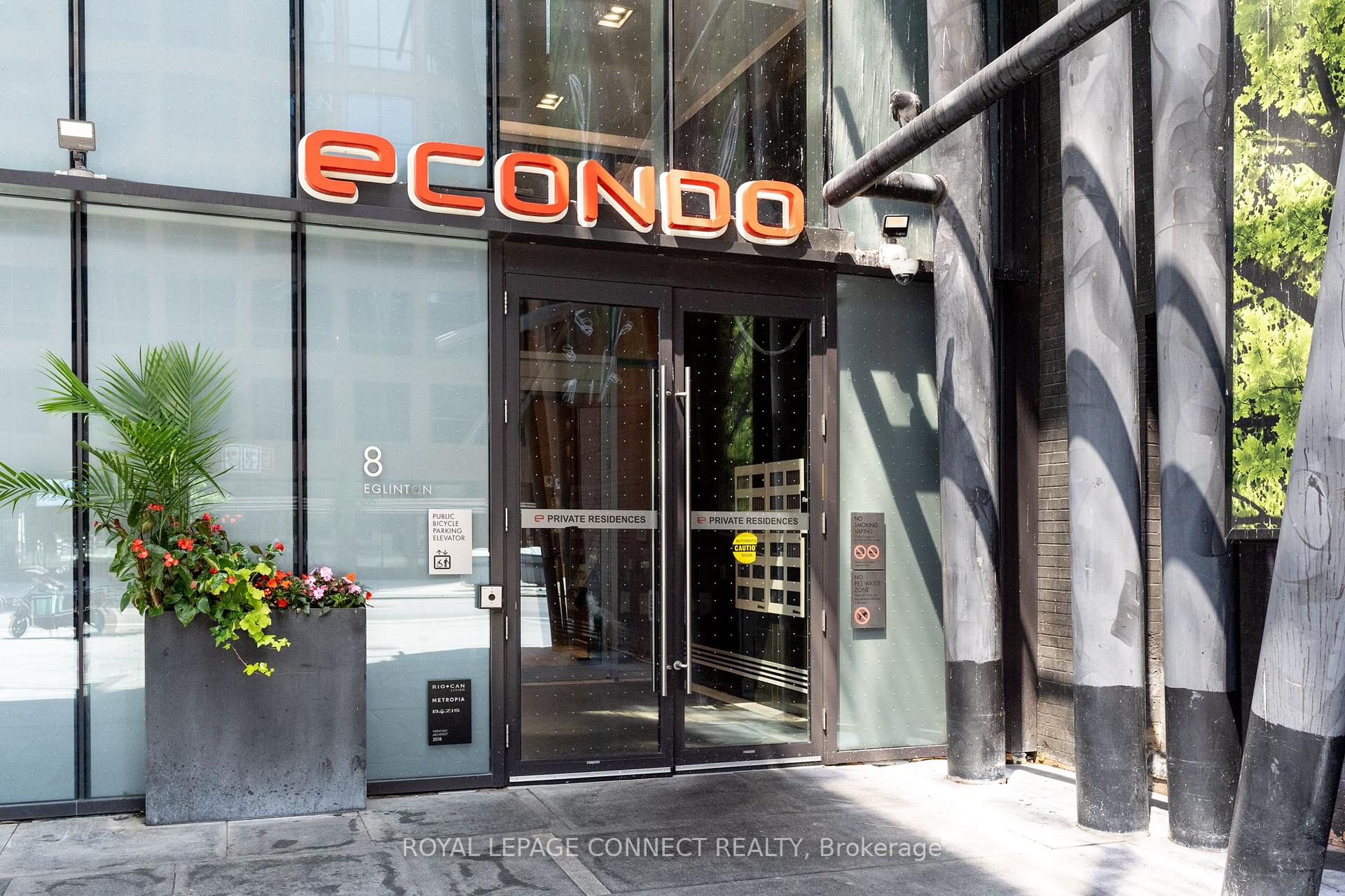 2 Bedrooms Condo at 8 Eglinton, Toronto For sale
