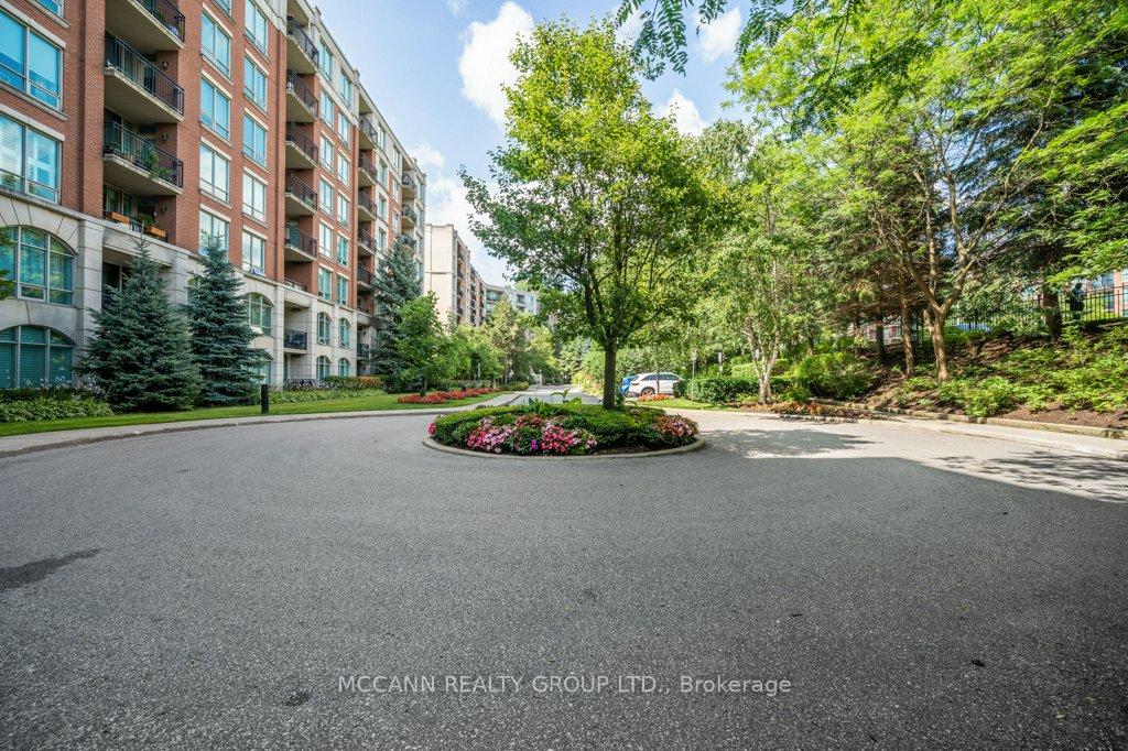 2 Bedrooms Condo at 18 William Carson, Toronto For sale