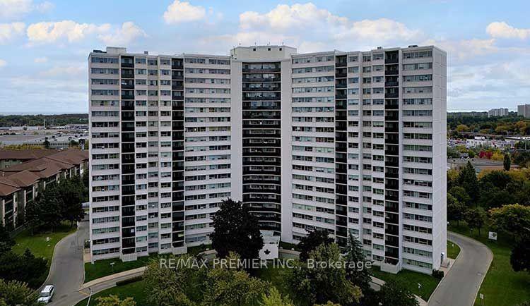 3 Bedrooms Condo at 530 Lolita, Mississauga For sale