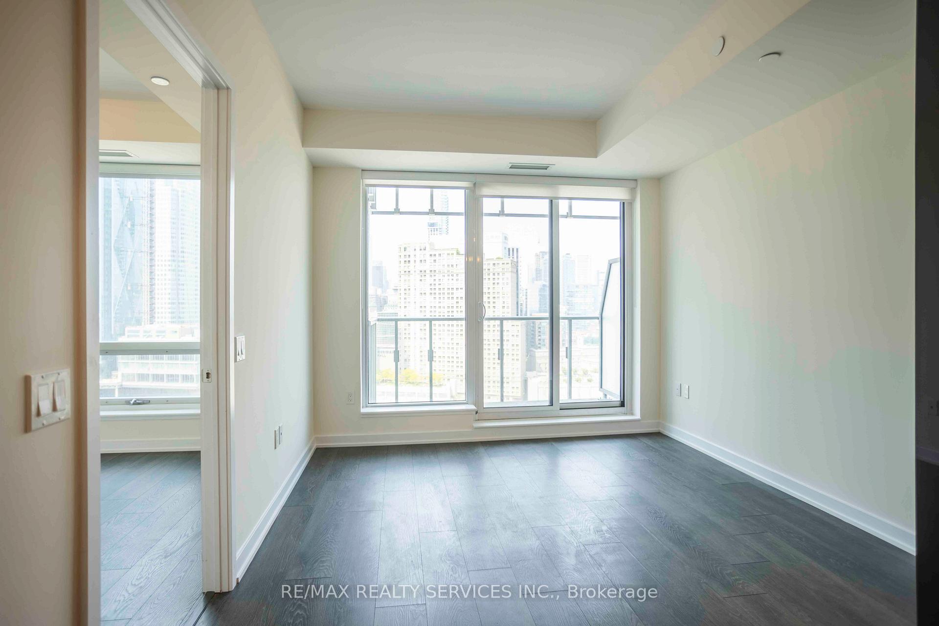 2 Bedrooms Condo at 28 Freeland, Toronto For sale