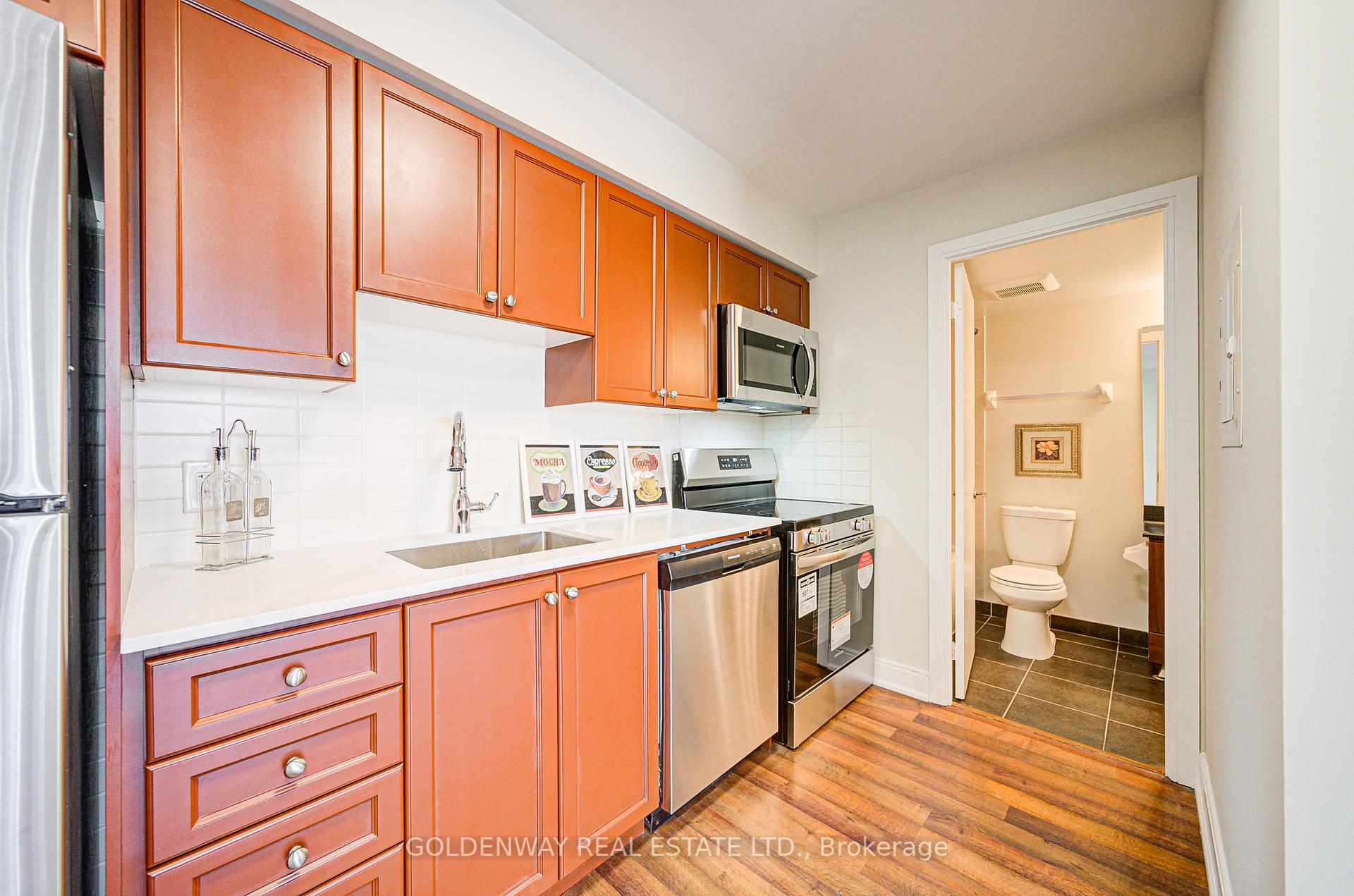 1 Bedroom Condo at 125 Village Green,  Toronto For sale
