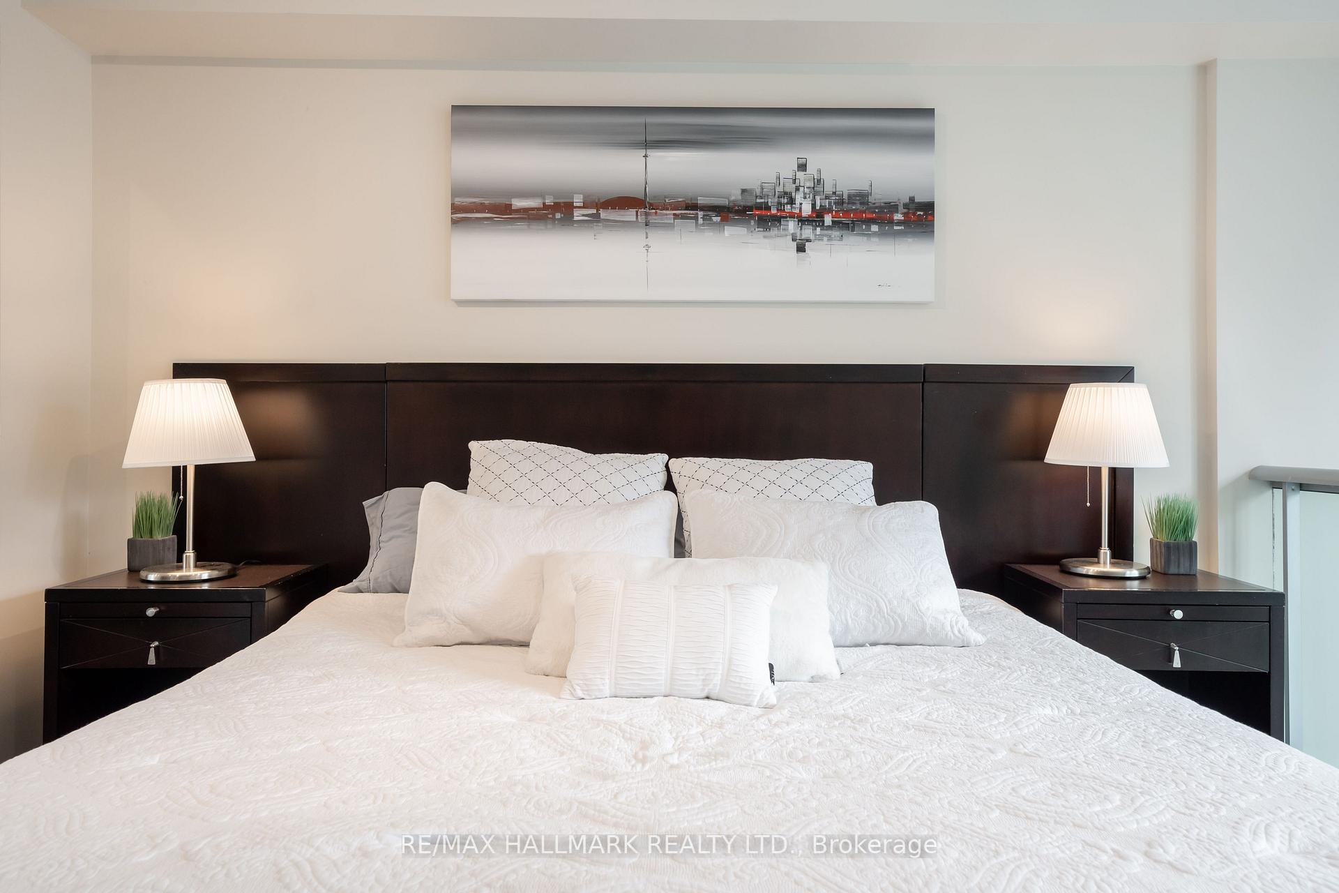 2 Bedrooms Condo at 36 Blue Jays,  Toronto For sale