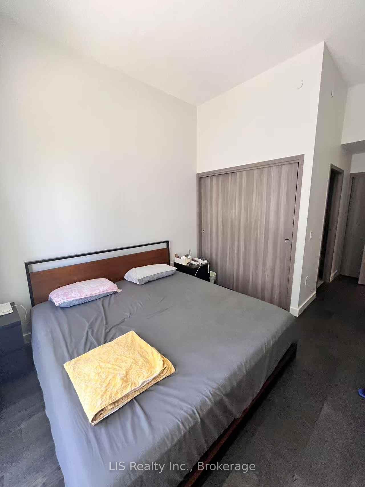 4 Bedrooms Condo at 95 Mcmahon,  Toronto For sale