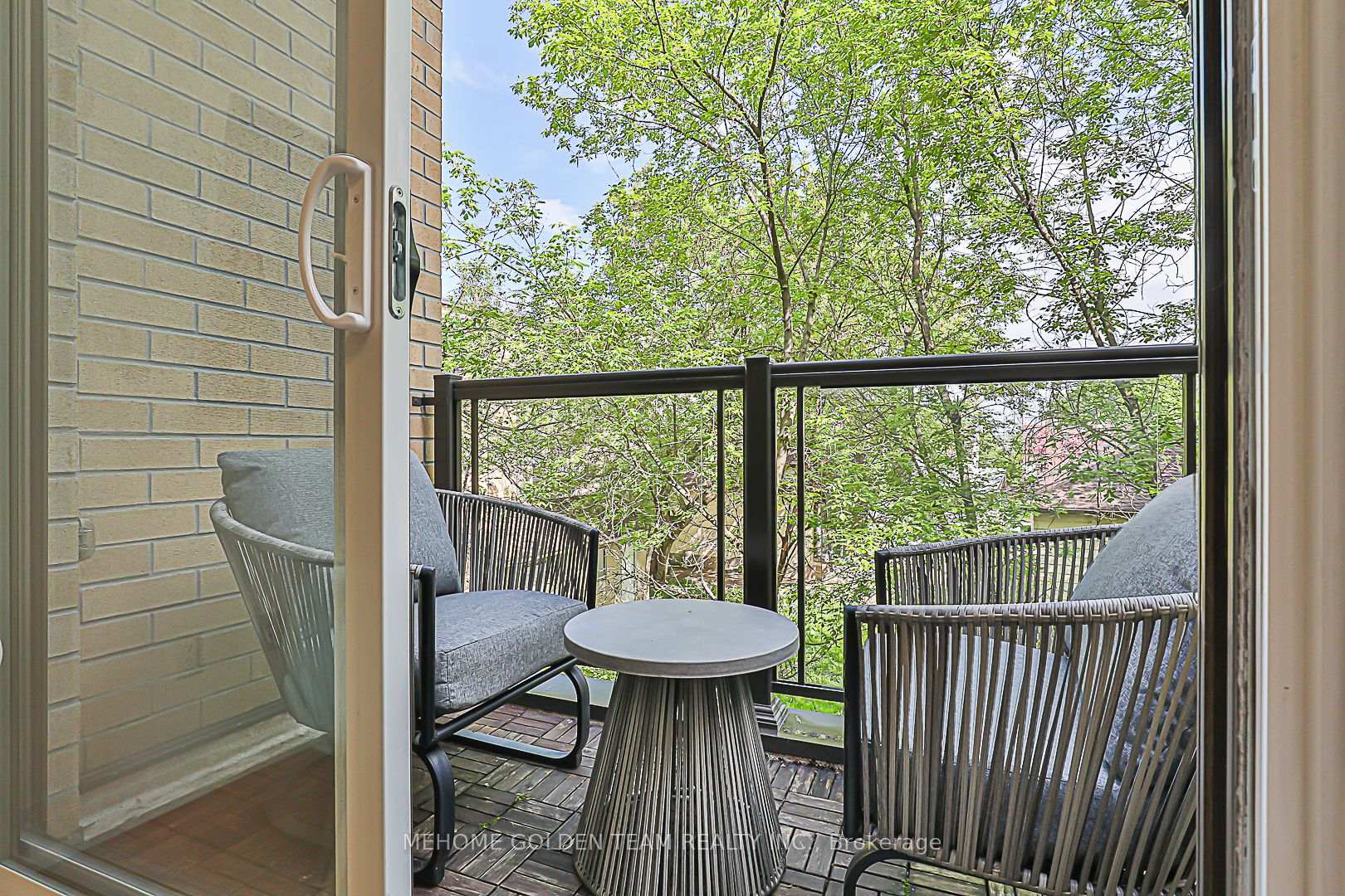 1 Bedroom Condo at 23 Eldora, Toronto For sale