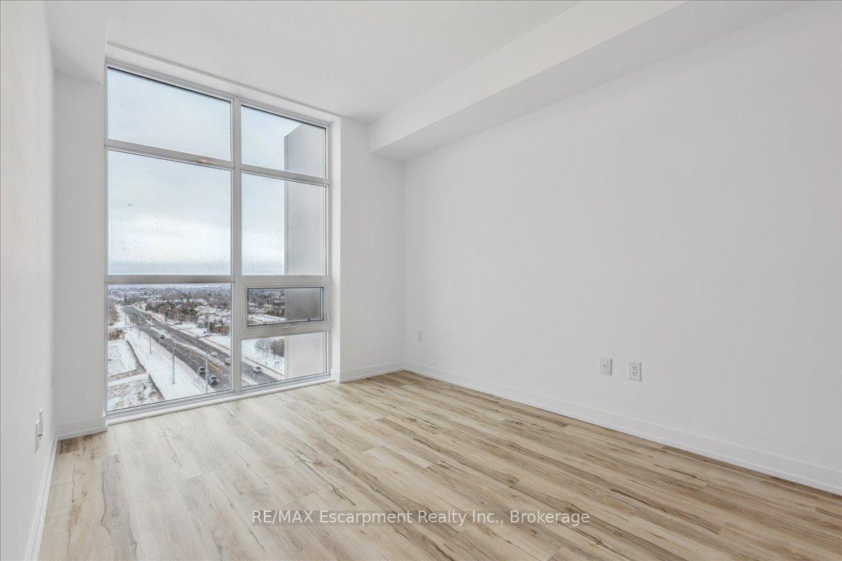 2 Bedrooms Condo at 450 Dundas,  Hamilton For sale