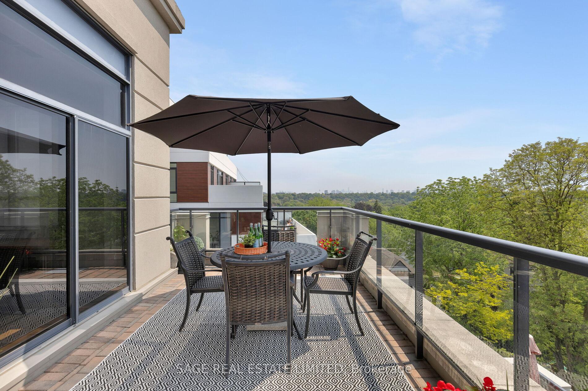 2 Bedrooms Condo at 25 Earlington, Toronto For sale