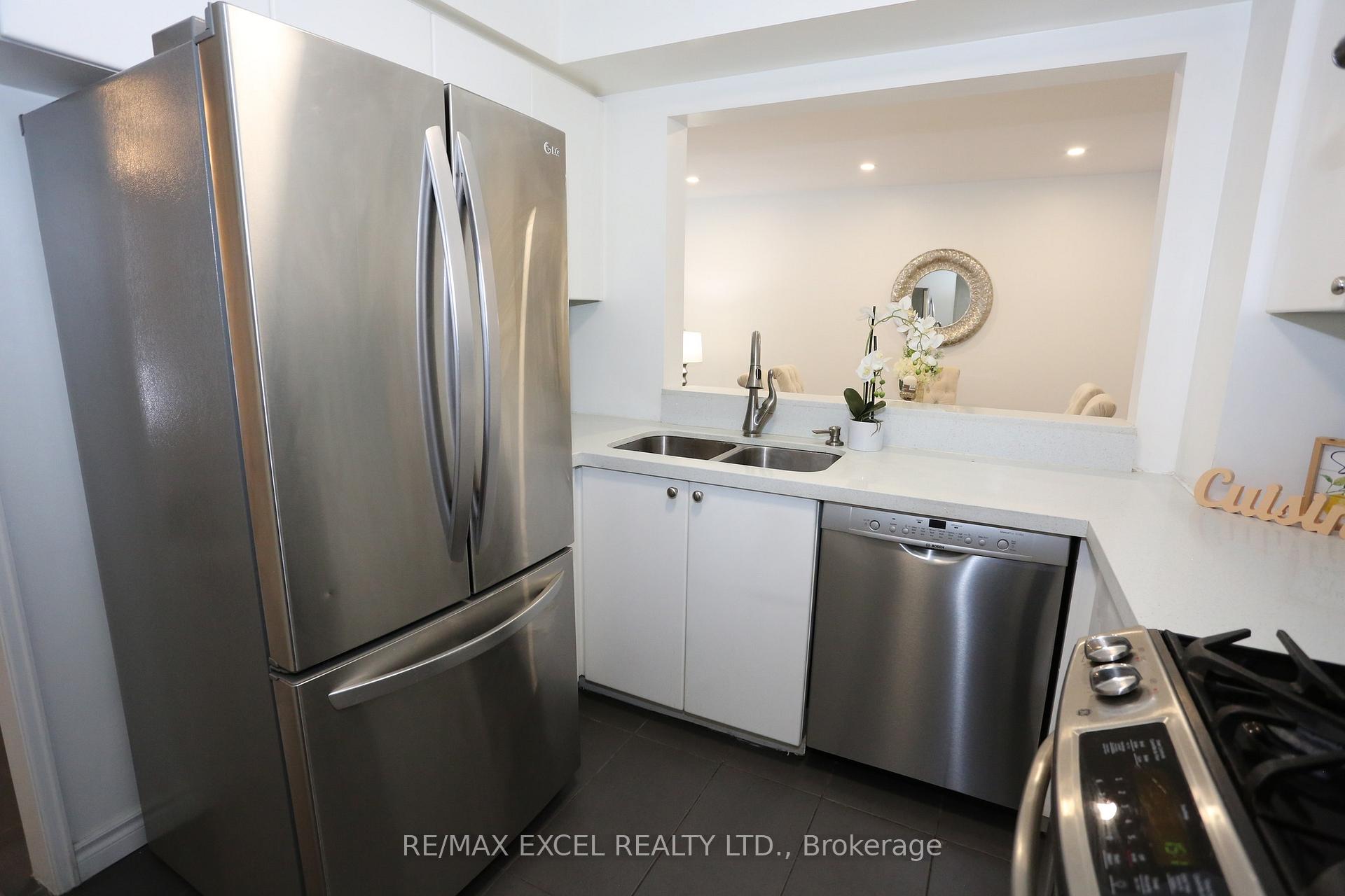 2 Bedrooms Condo at 38 Hollywood, Toronto For sale