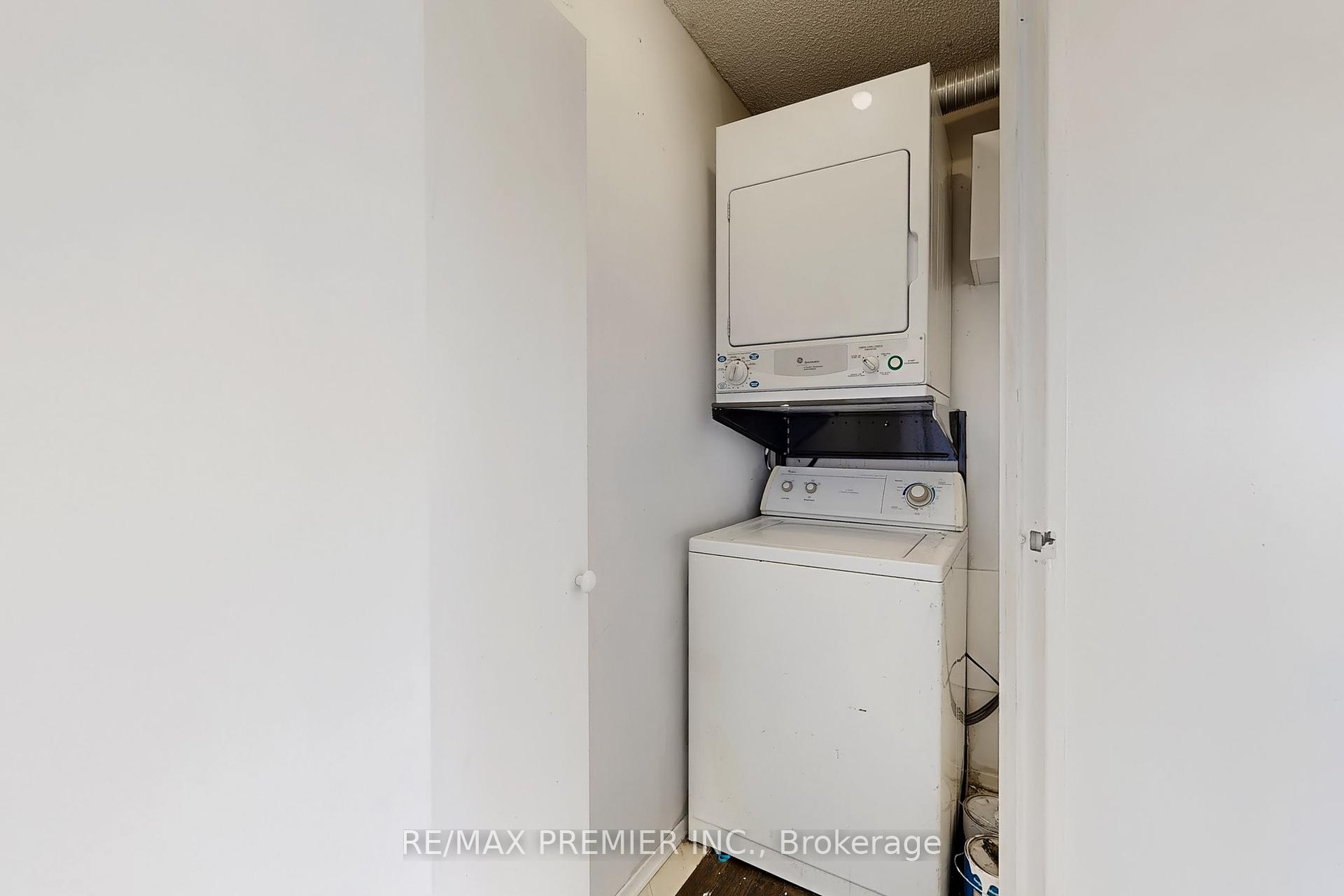 3 Bedrooms Condo at 1 Rowntree, Toronto For sale