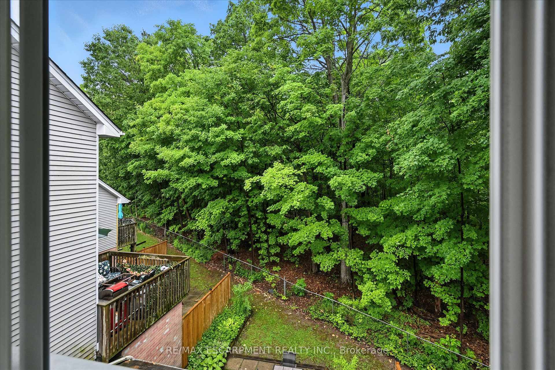 3 Bedrooms Condo at 2110 CLEAVER, Burlington For sale