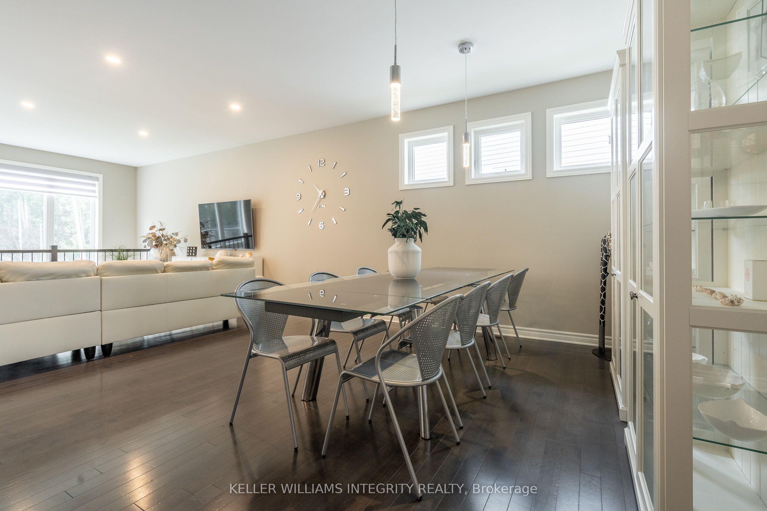 1126 Beckett Crescent