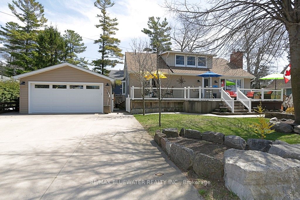 46 Hill Street, Lambton Shores, ON N0M 1T0