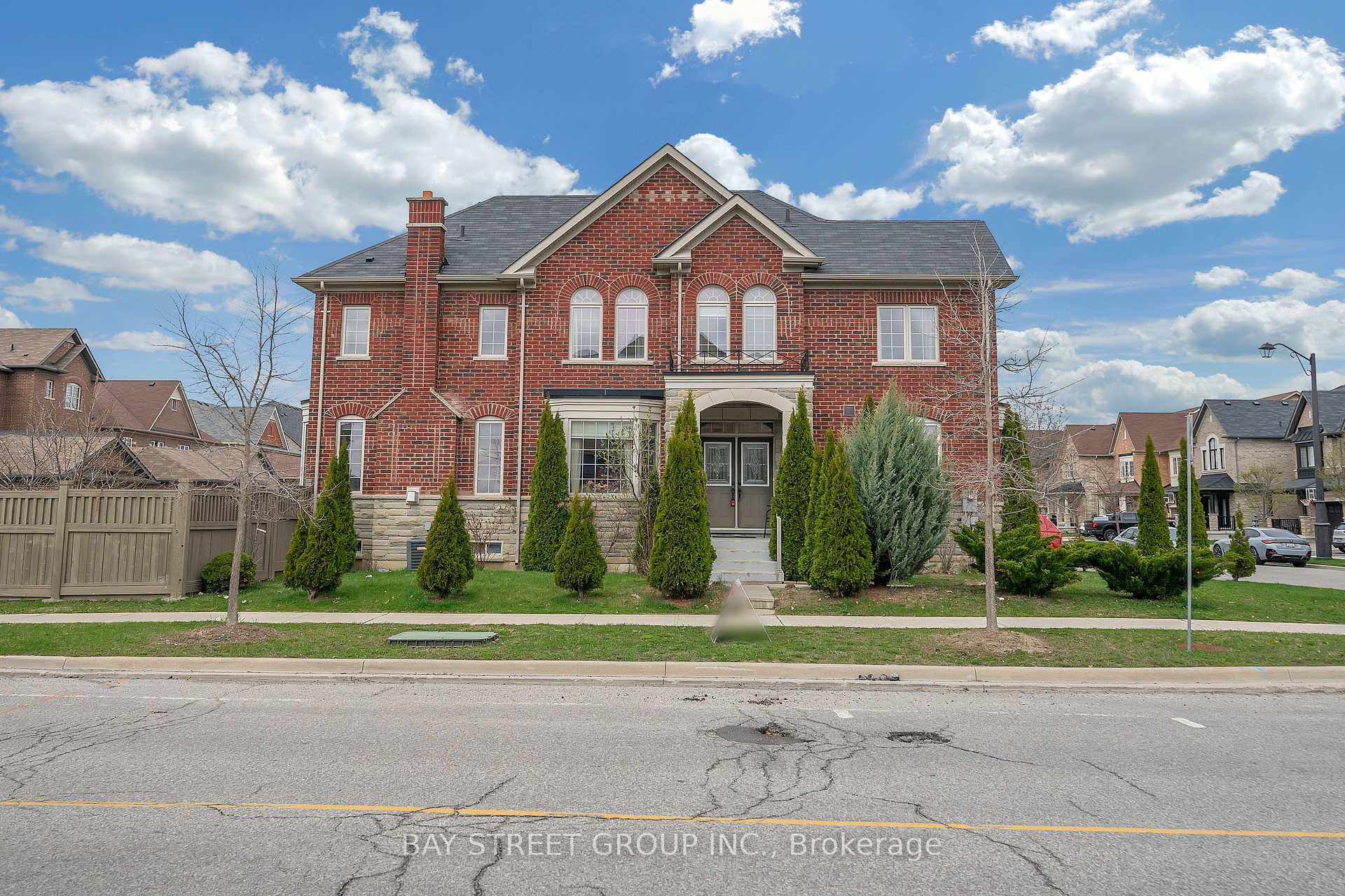 2 Pelee Avenue, Vaughan, ON L4H 3Y2