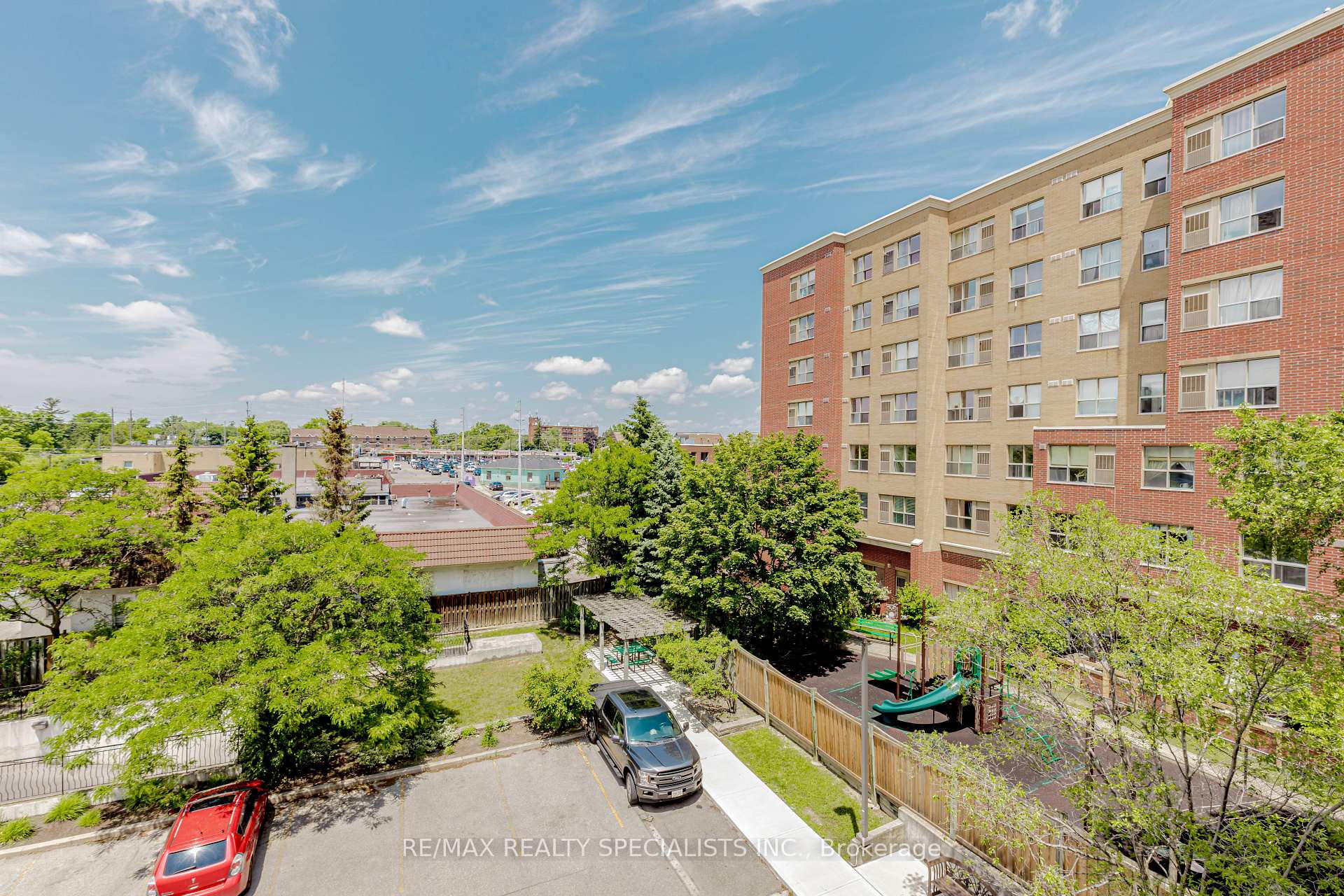 2 Bedrooms Condo at 32 Tannery, Mississauga For sale
