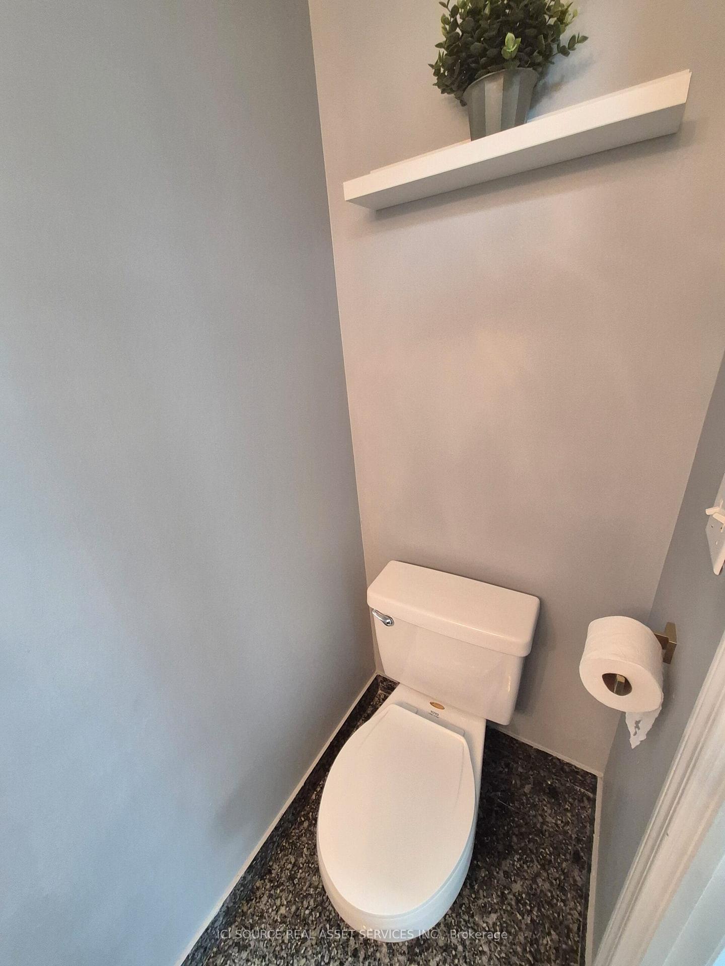 2 Bedrooms Condo at 51 Harrison Garden, Toronto For sale