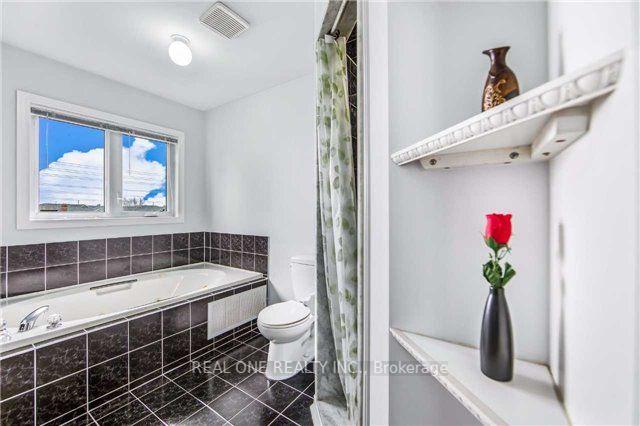 3 Bedrooms Condo at 1292 Sherwood Mills,  Mississauga For sale