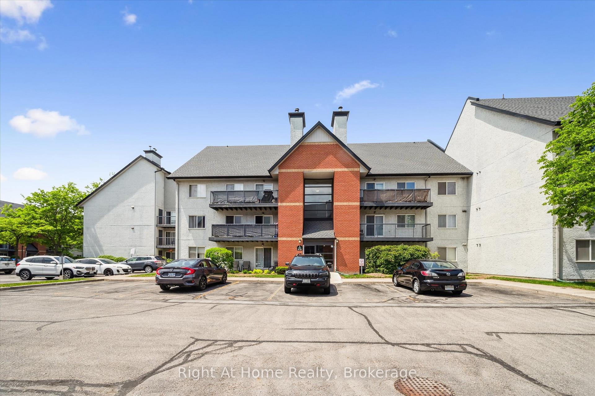 2 Bedrooms Condo at 1450 Glen Abbey, Oakville For sale