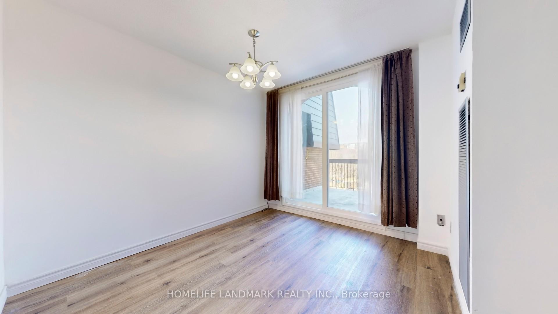 3 Bedrooms Condo at 1395 Williamsport, Mississauga For sale