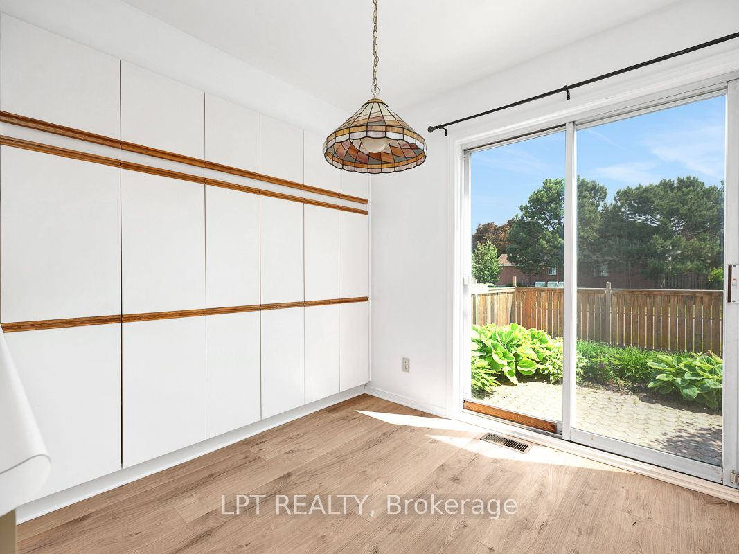 83 Langstrom Crescent