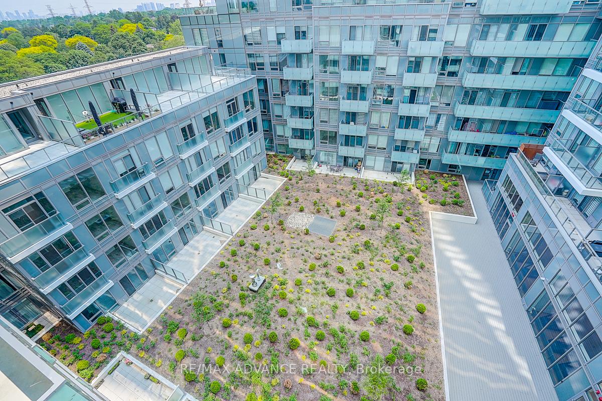 2 Bedrooms Condo at 7 Golden Lion, Toronto For sale