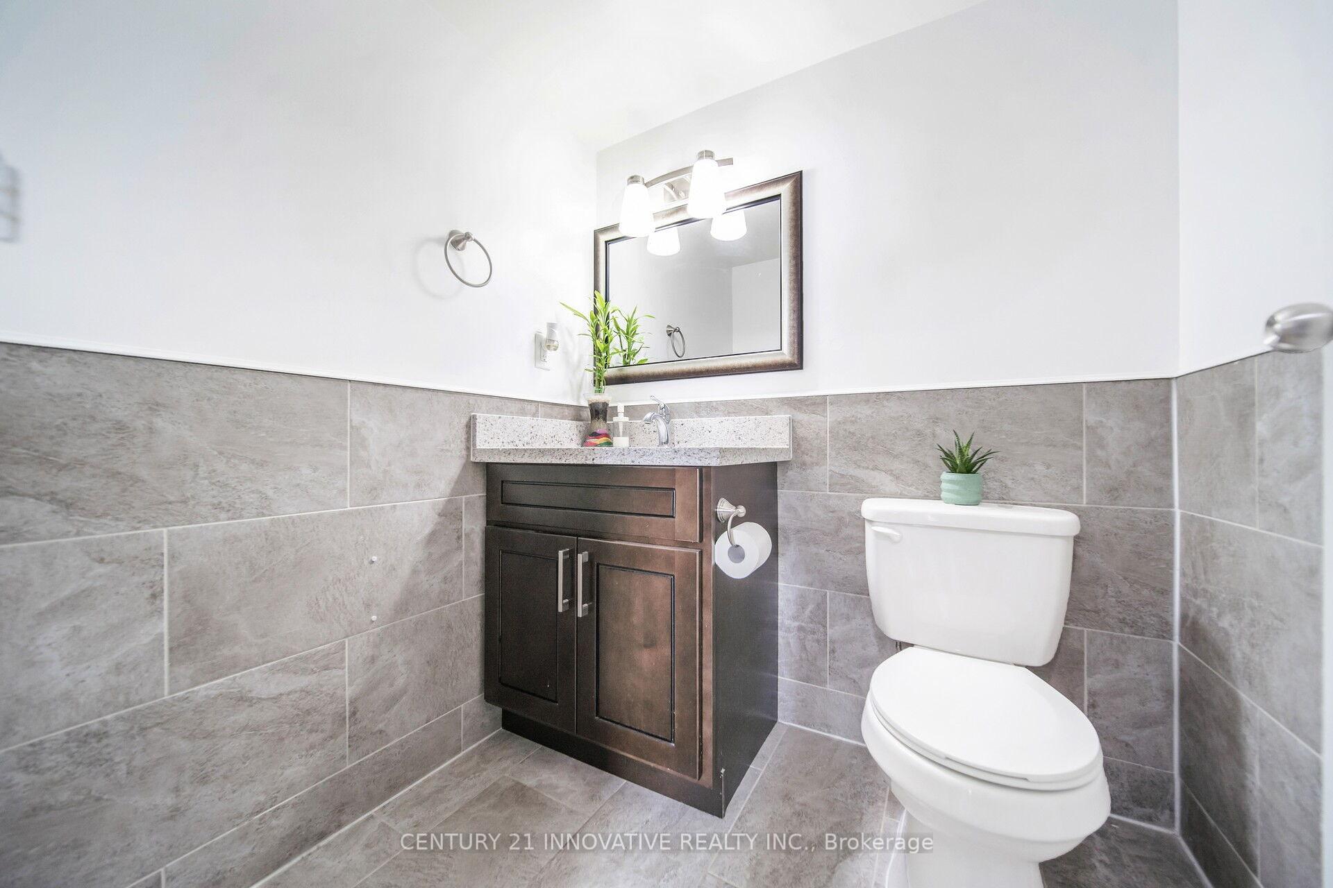 2 Bedrooms Condo at 100 Wingarden, Toronto For sale