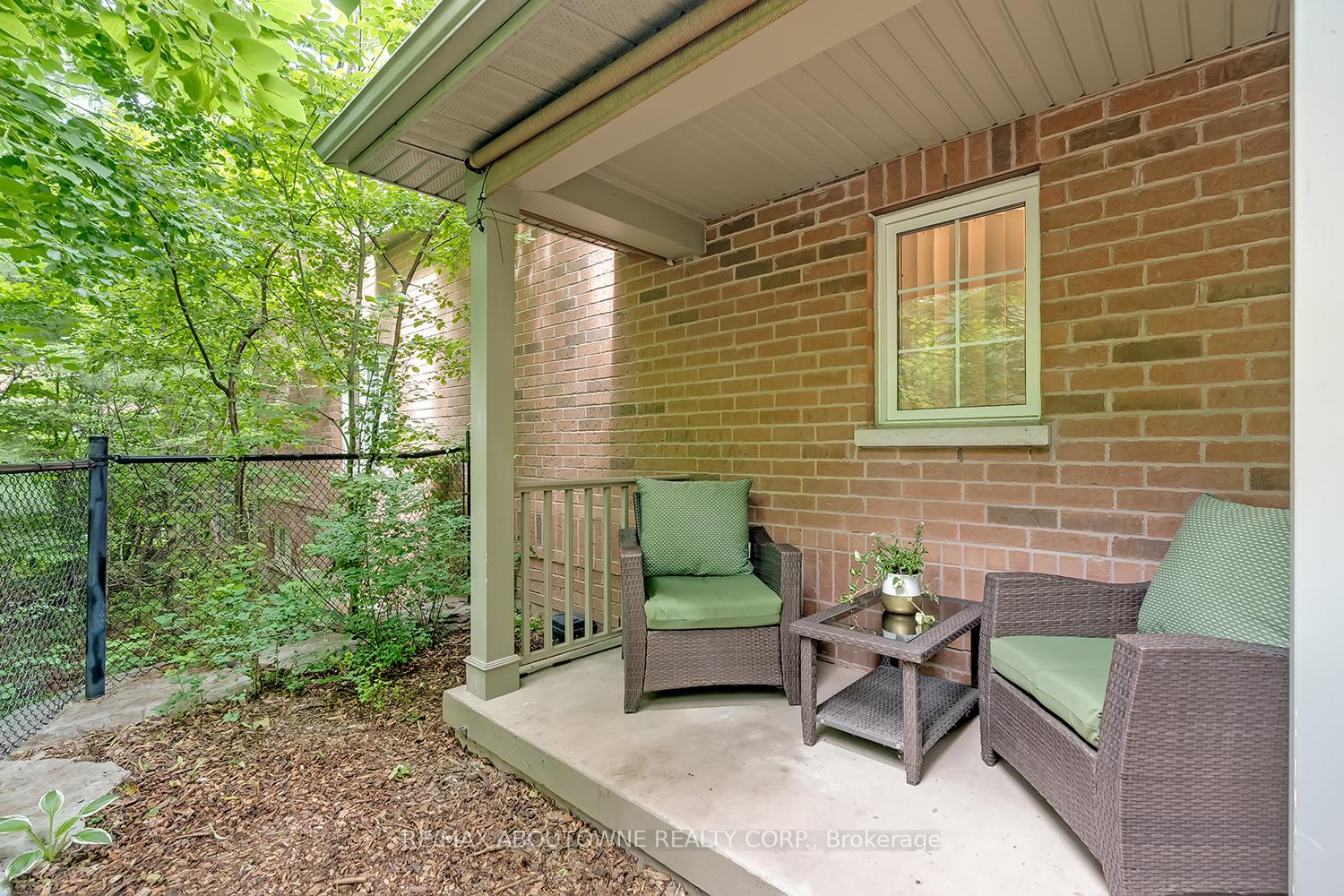 3 Bedrooms Condo at 233 Duskywing, Oakville For sale
