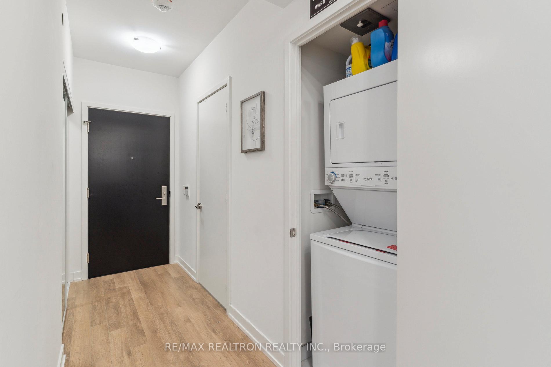 2 Bedrooms Condo at 158 Front, Toronto For sale