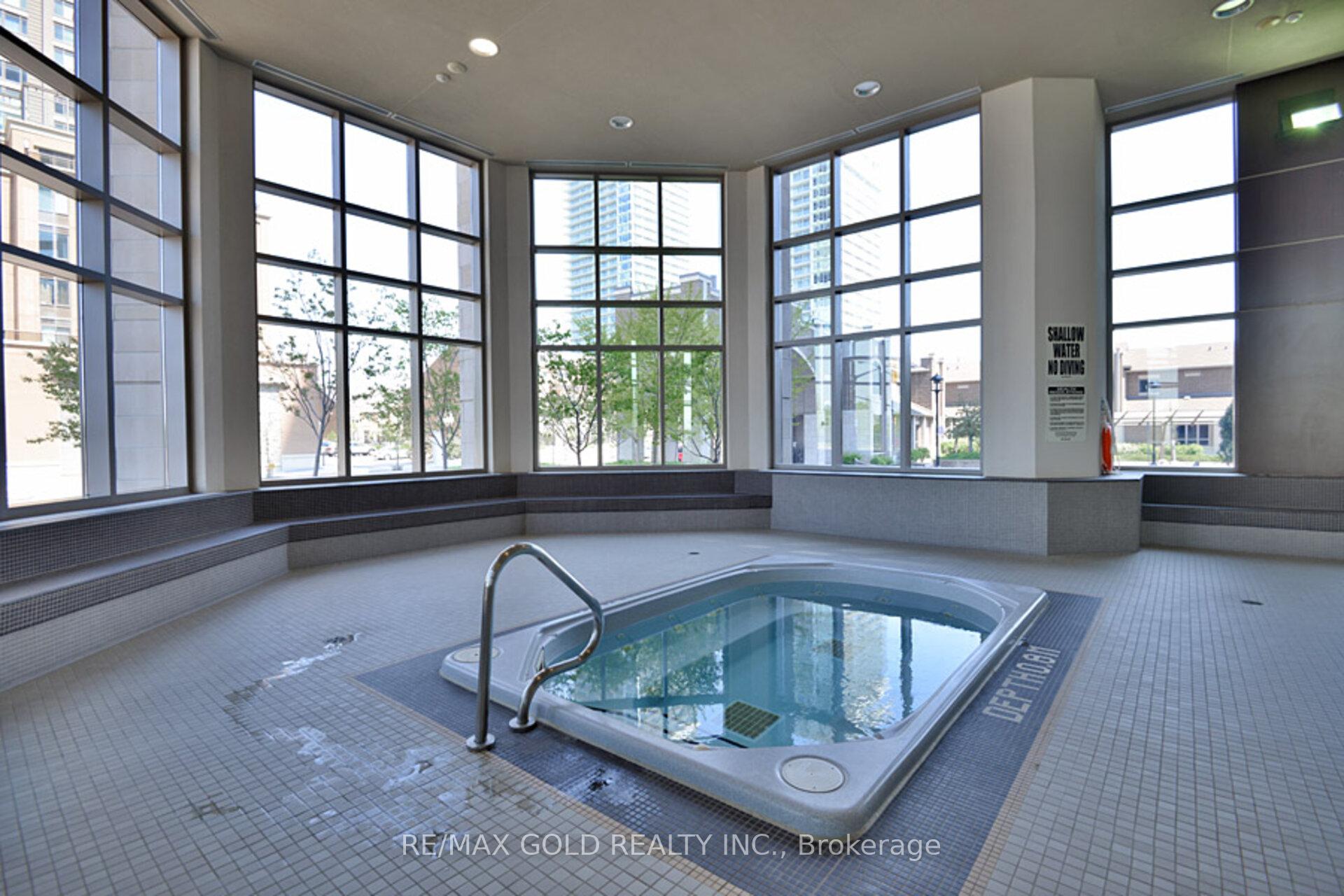 3 Bedrooms Condo at 388 Prince Of Wales, Mississauga For sale