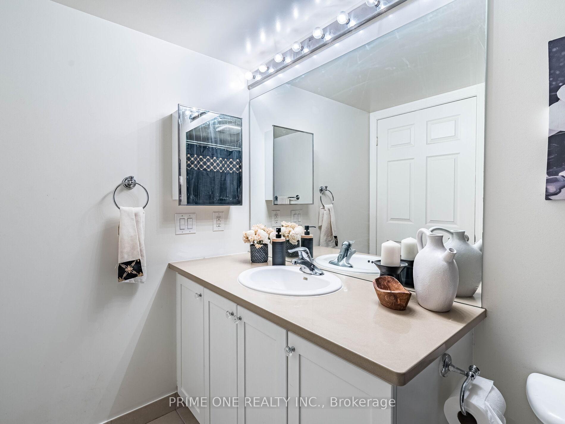 2 Bedrooms Condo at 88 Grangeway, Toronto For sale