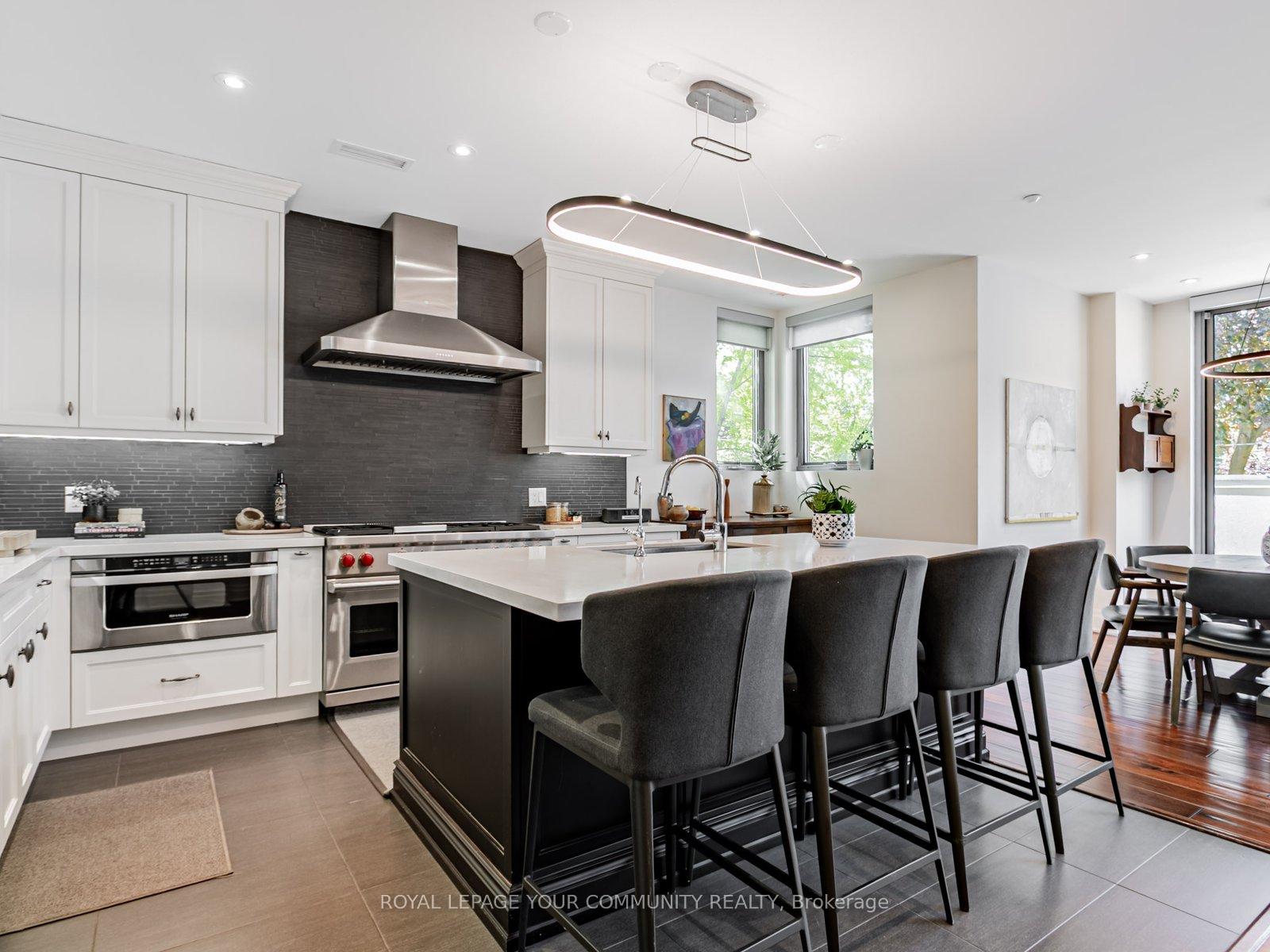 3 Bedrooms Condo at 1 Rainsford, Toronto For sale