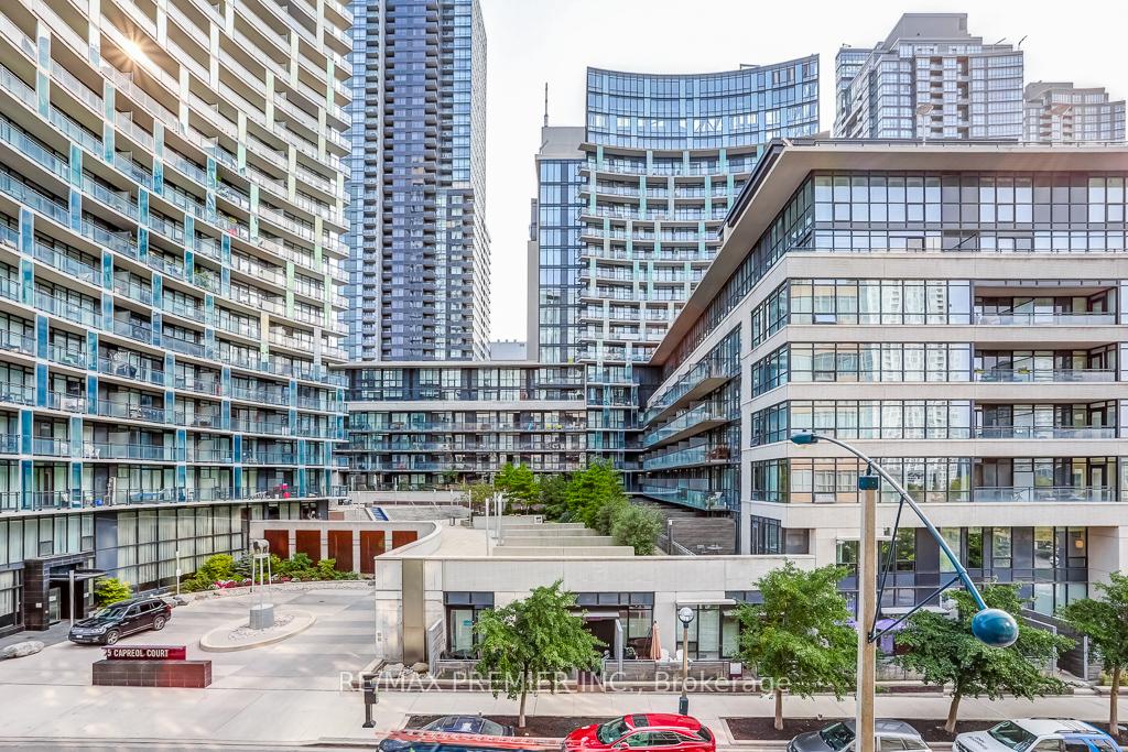 2 Bedrooms Condo at 10 Capreol, Toronto For sale