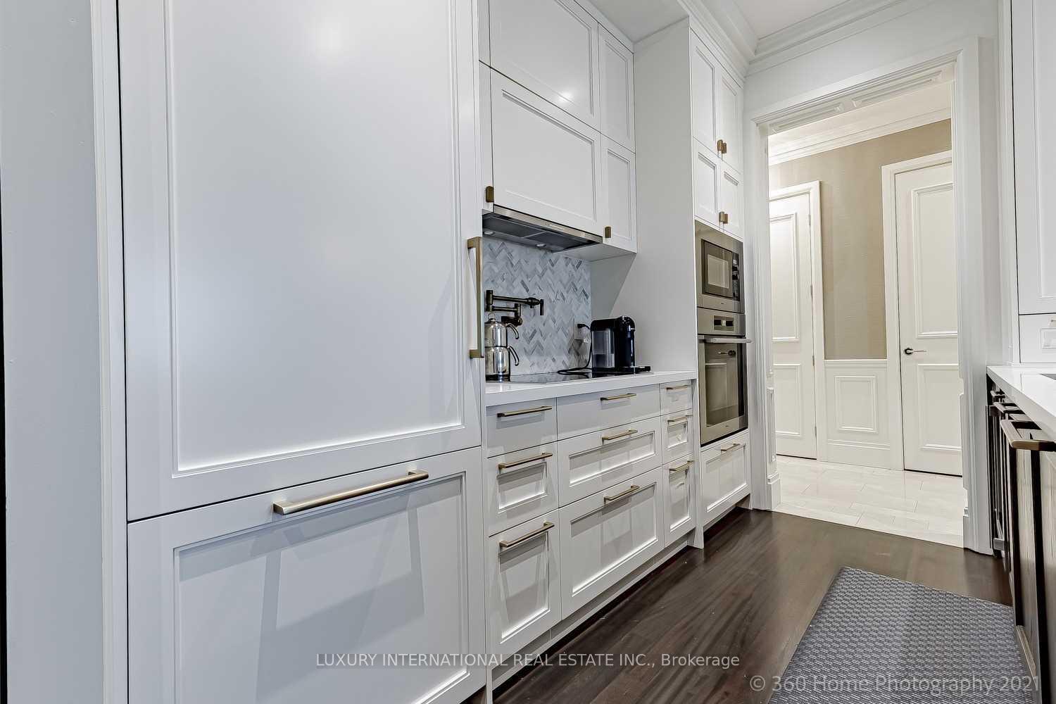 2 Bedrooms Condo at 311 Bay,  Toronto For sale