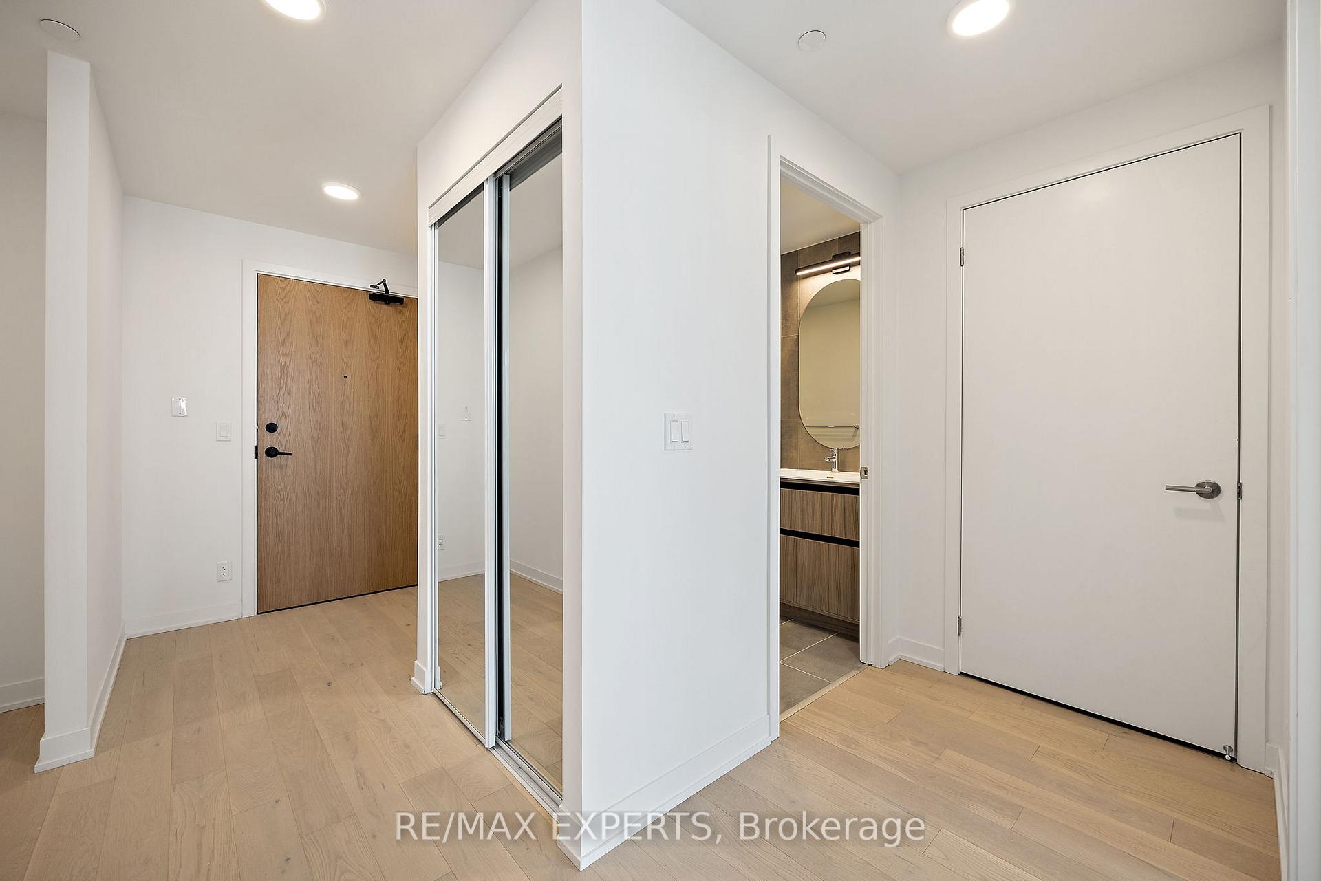 2 Bedrooms Condo at 7950 Bathurst, Vaughan For sale