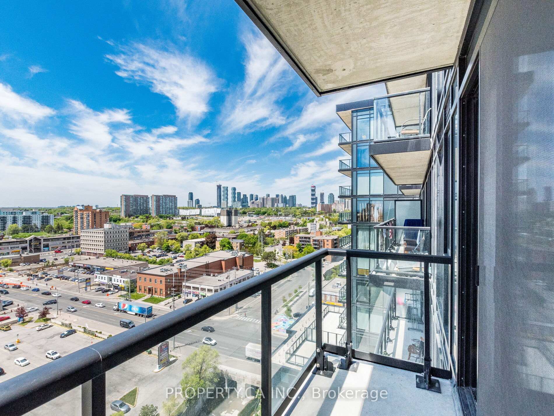 3 Bedrooms Condo at 86 Dundas, Mississauga For sale