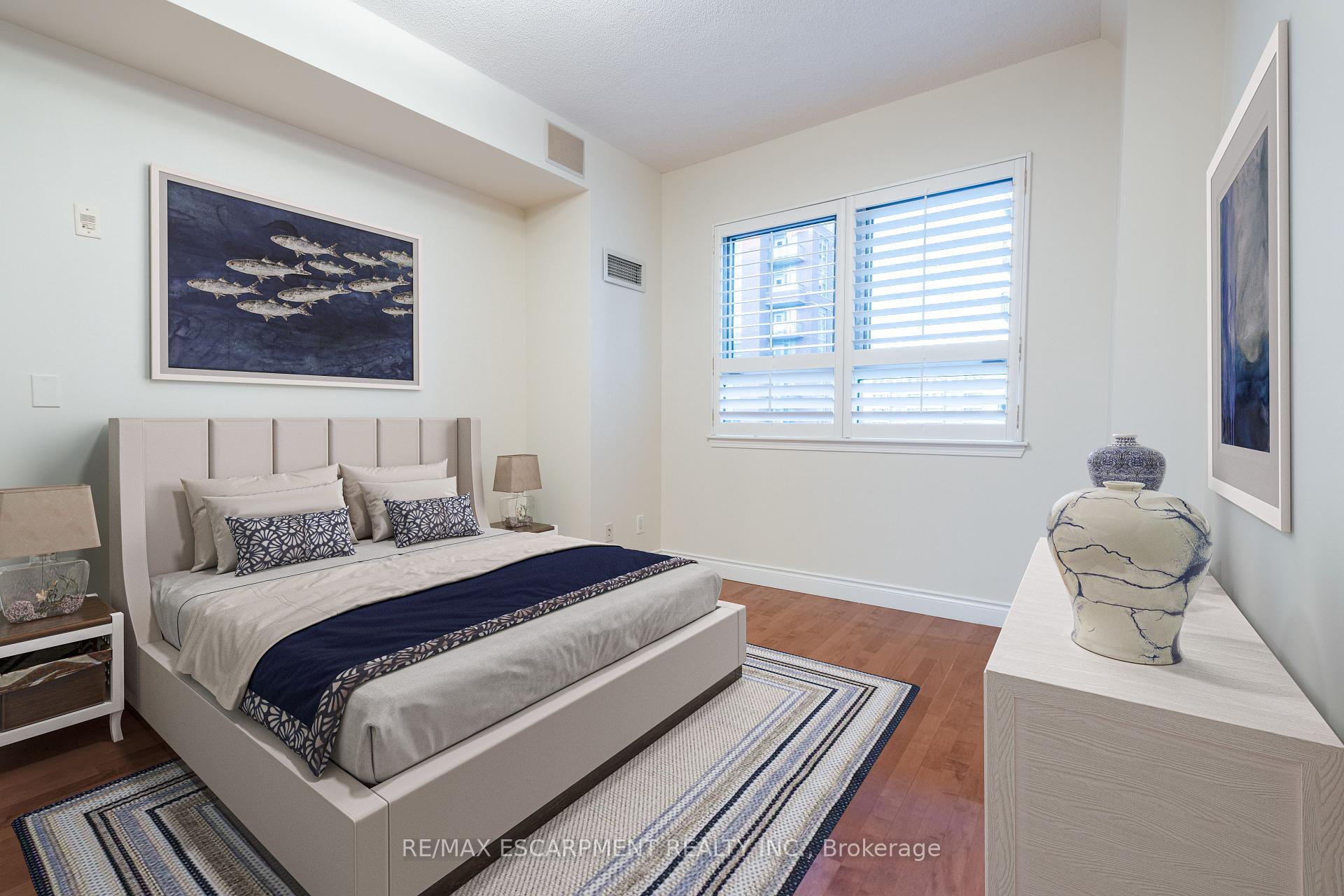 2 Bedrooms Condo at 399 Elizabeth, Burlington For sale